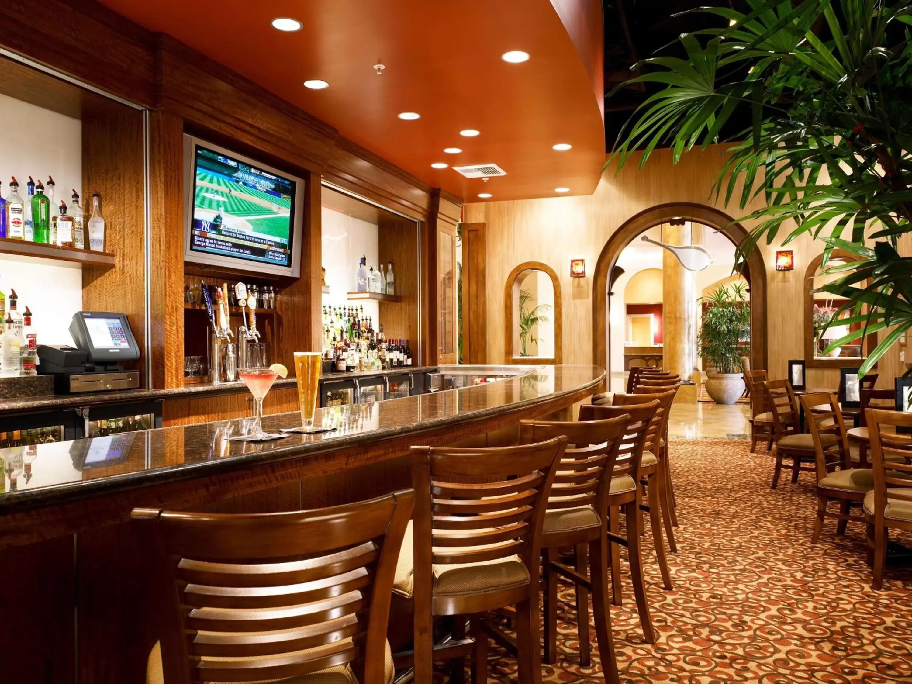 Restaurant/places to eat, Lounge/Bar in DoubleTree Suites By Hilton Anaheim Resort/Convention Center