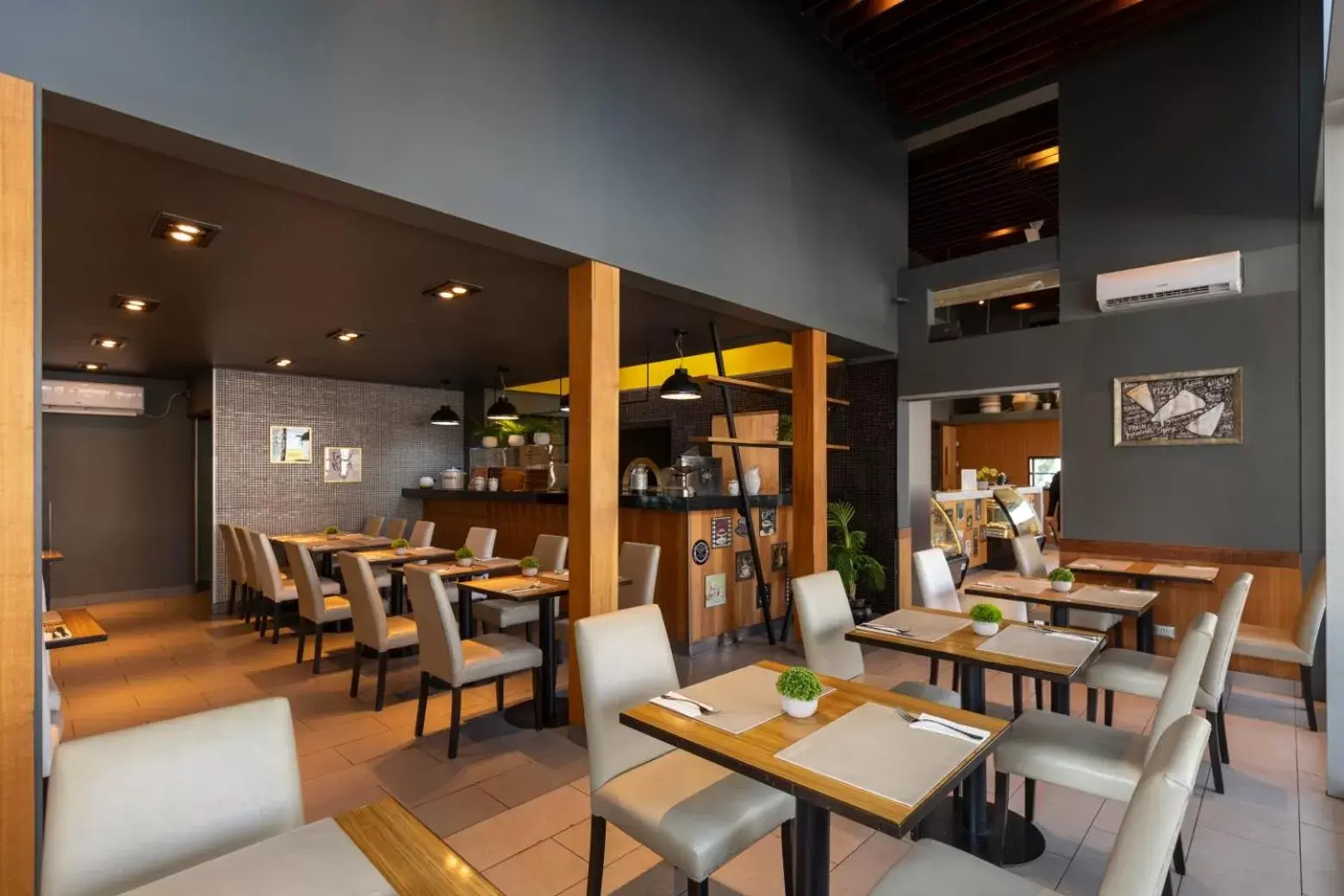 Restaurant/Places to Eat in Best Western Premier Marina Las Condes