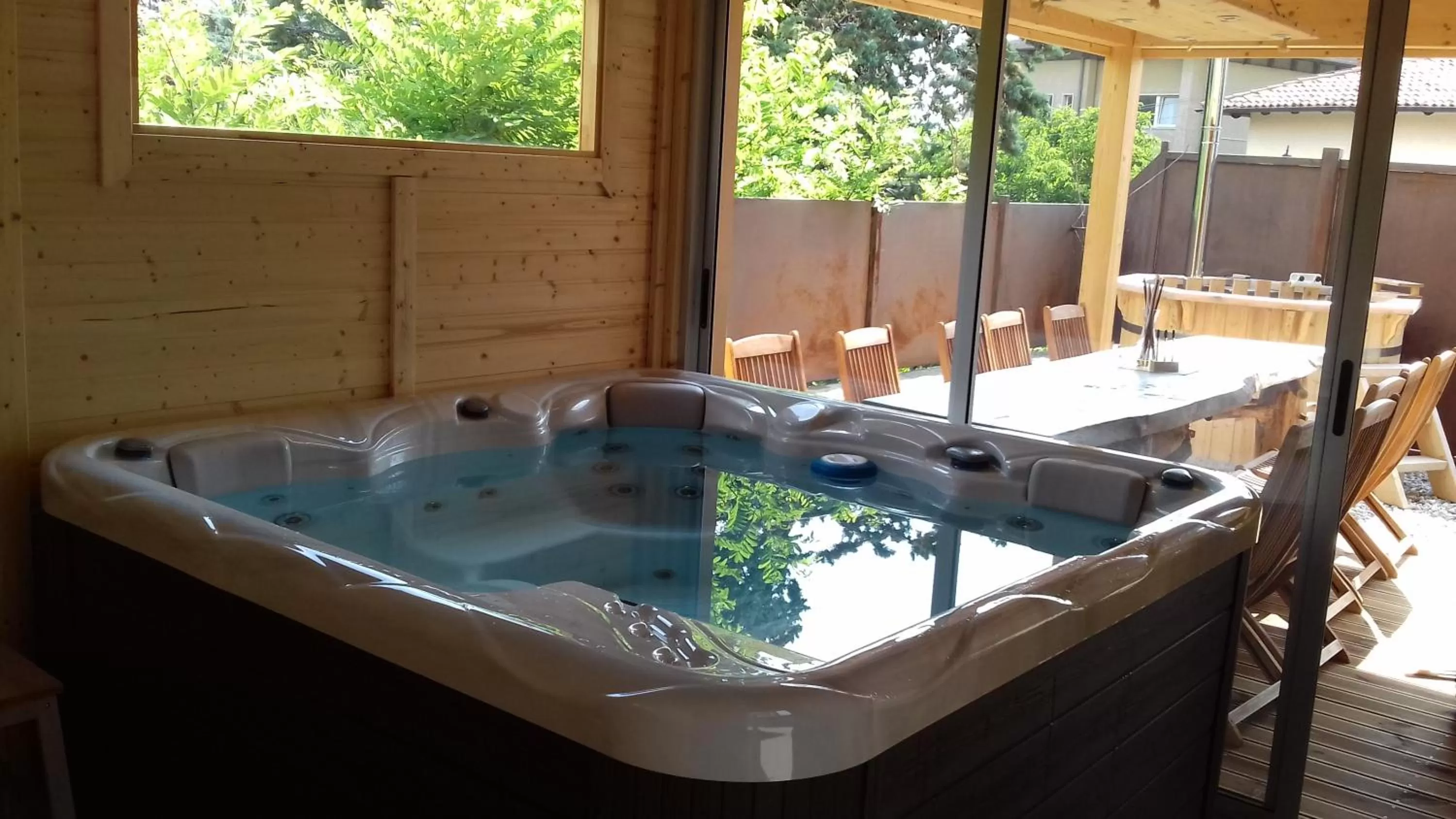 Hot Tub in Rooms Maison 3 Magnoni