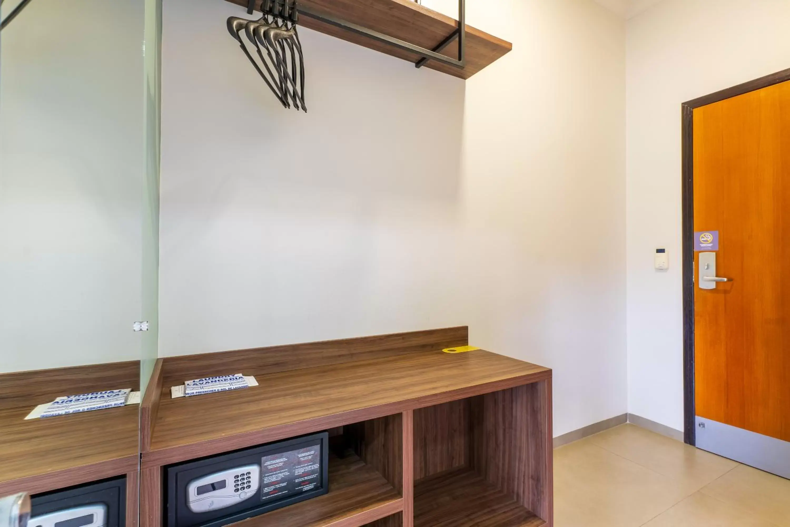 Bedroom, TV/Entertainment Center in Ucayali Hotel