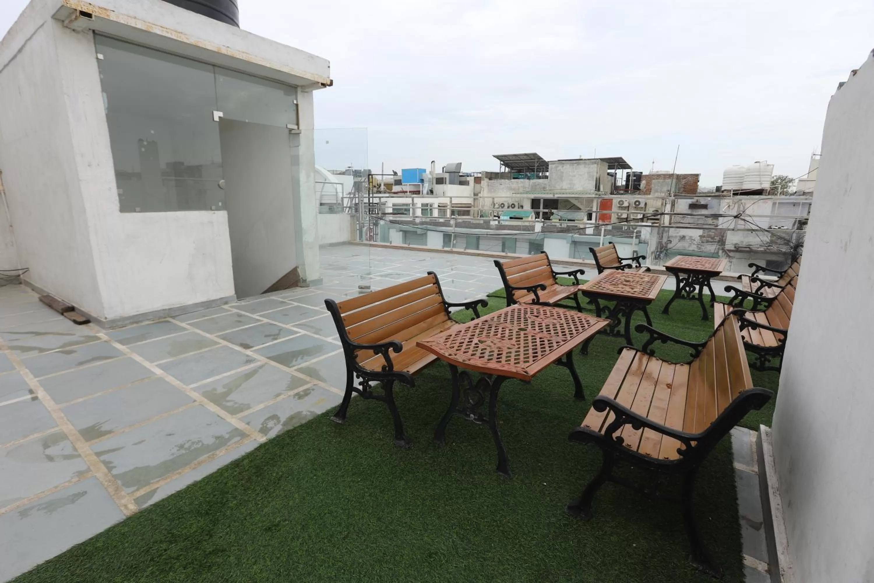 Seating area in Hotel Emporio Dx - New Delhi Railway Station - Paharganj