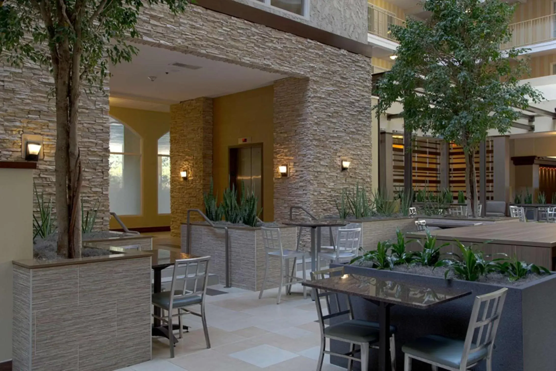 Restaurant/places to eat in Embassy Suites by Hilton Dallas Market Center