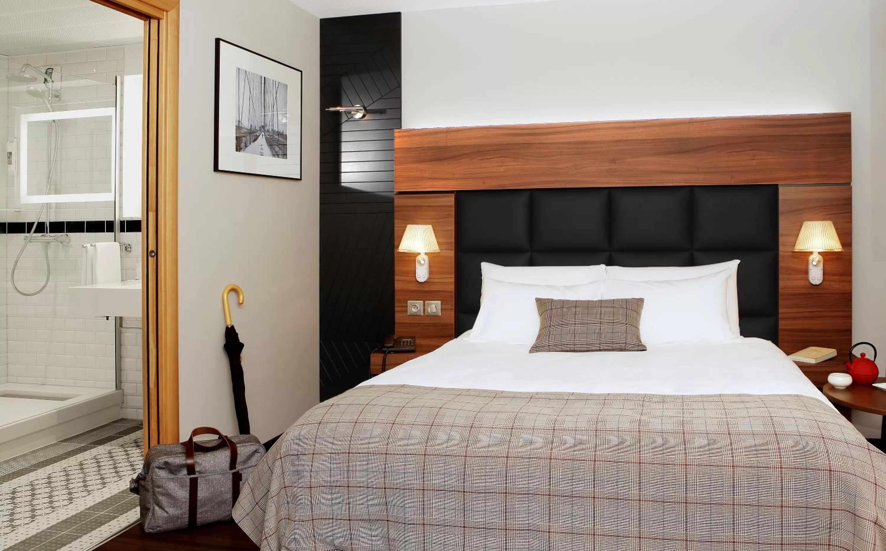 Shower, Bed in Mercure Hotel Forbach Centre de Loisirs