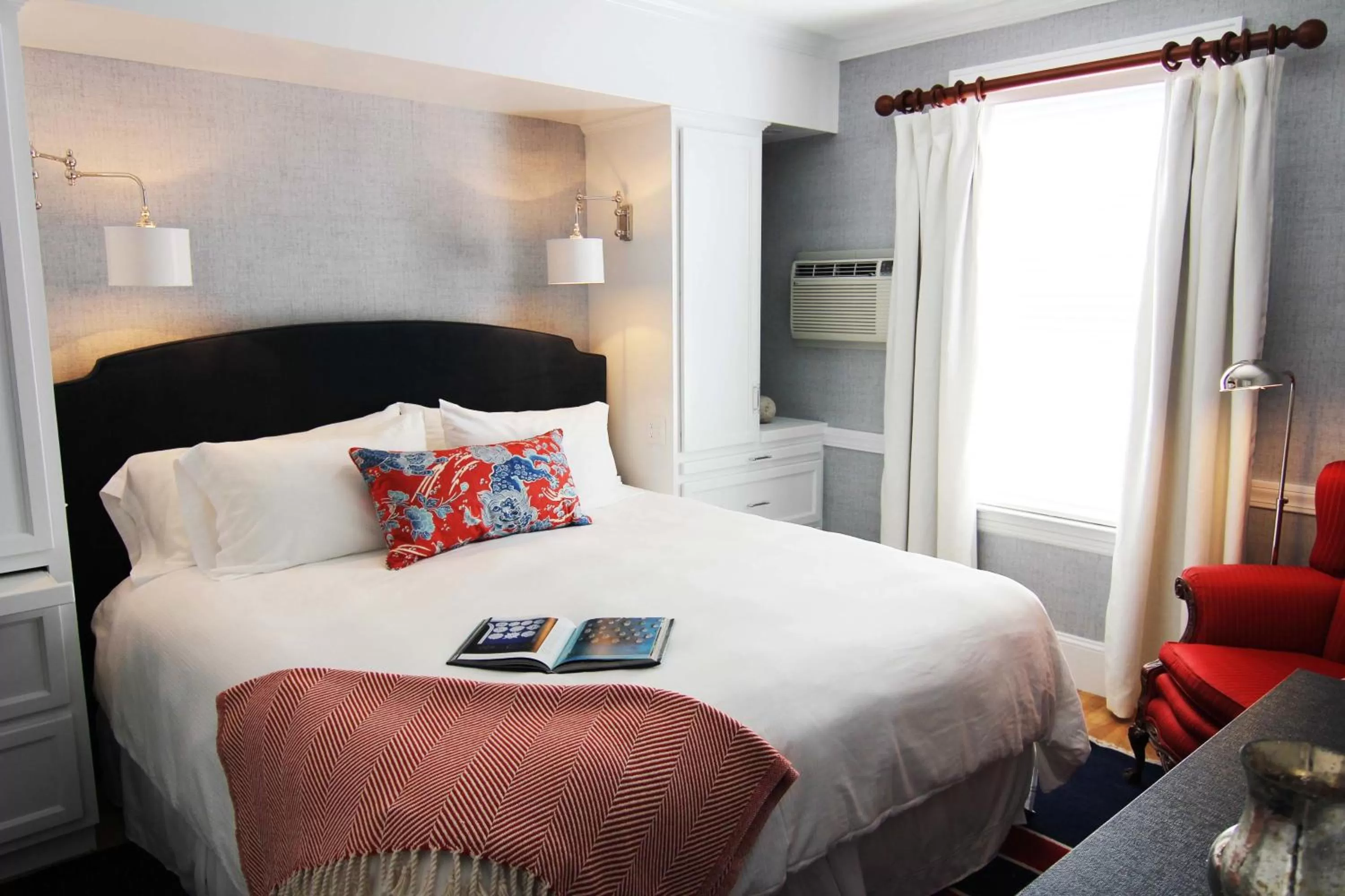 Photo of the whole room, Bed in Kennebunkport Inn