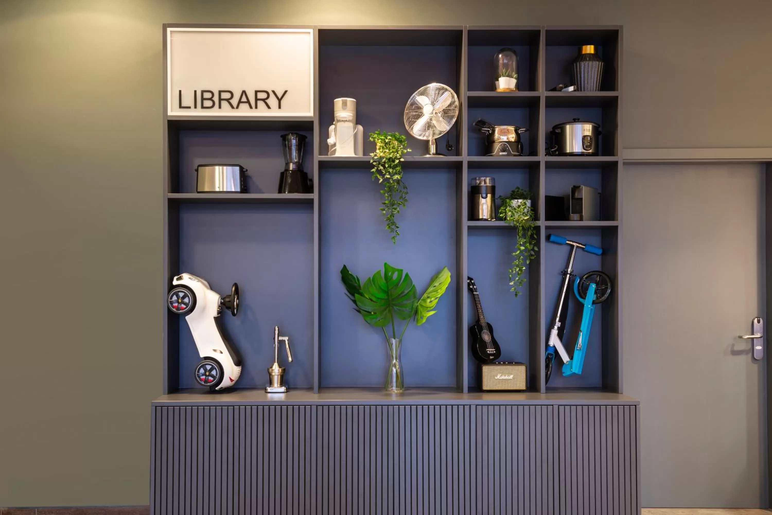 Library in Aparthotel Adagio Berlin Kurfürstendamm