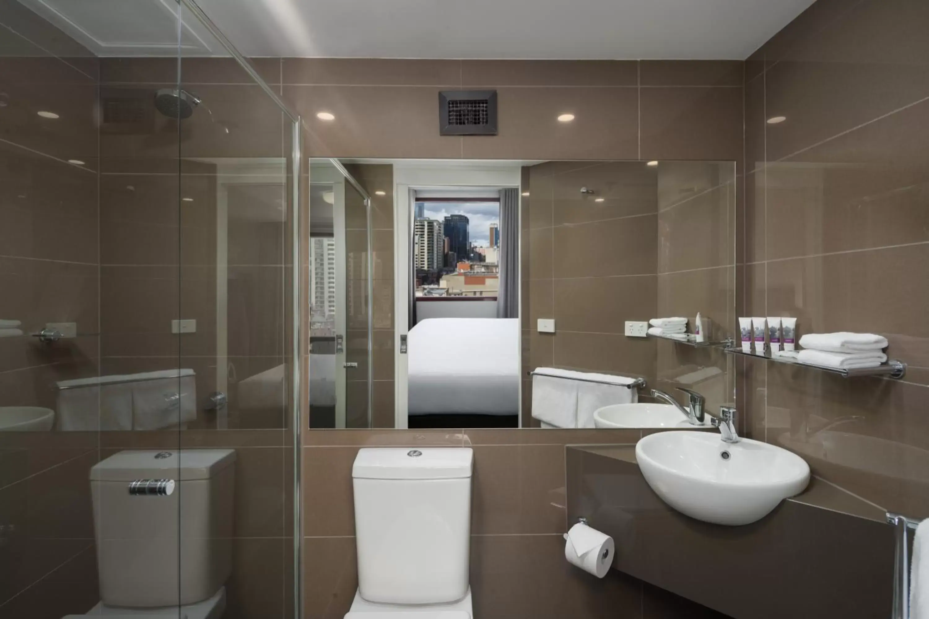 Shower, Bathroom in Mercure Welcome Melbourne