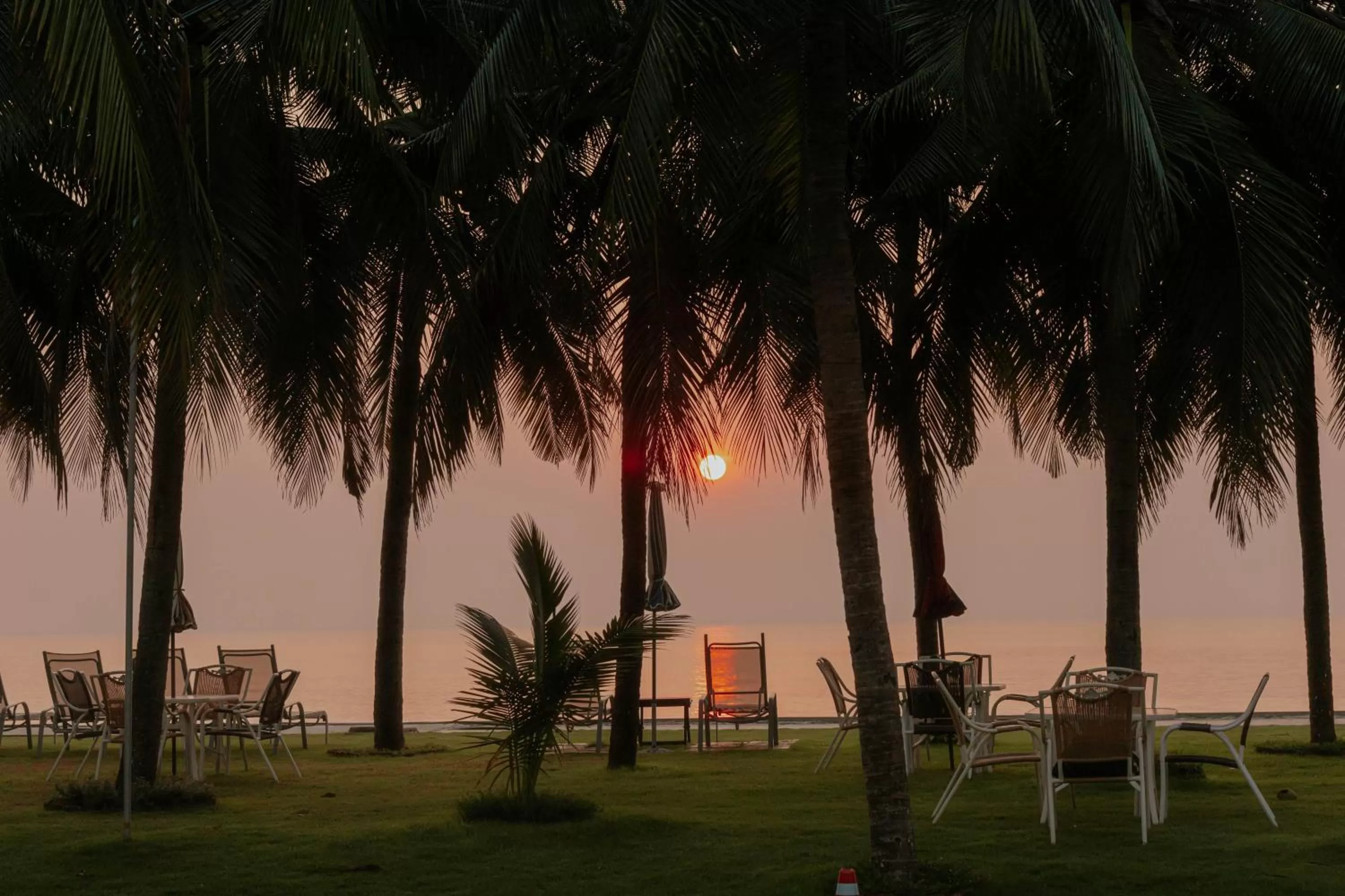 Sunrise in Grand Pacific Sovereign Resort & Spa