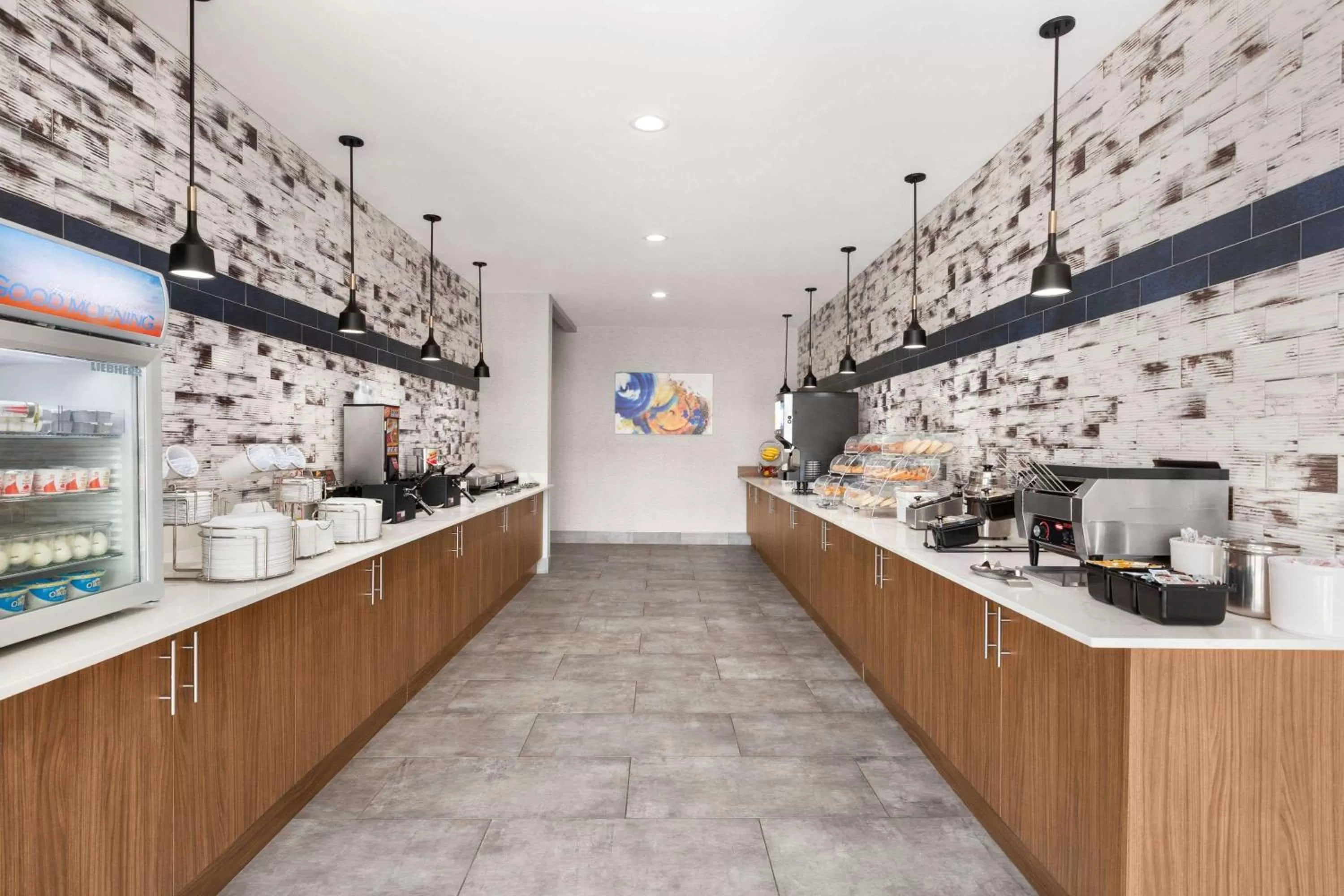 Dining area in La Quinta Brunswick/Golden Isles