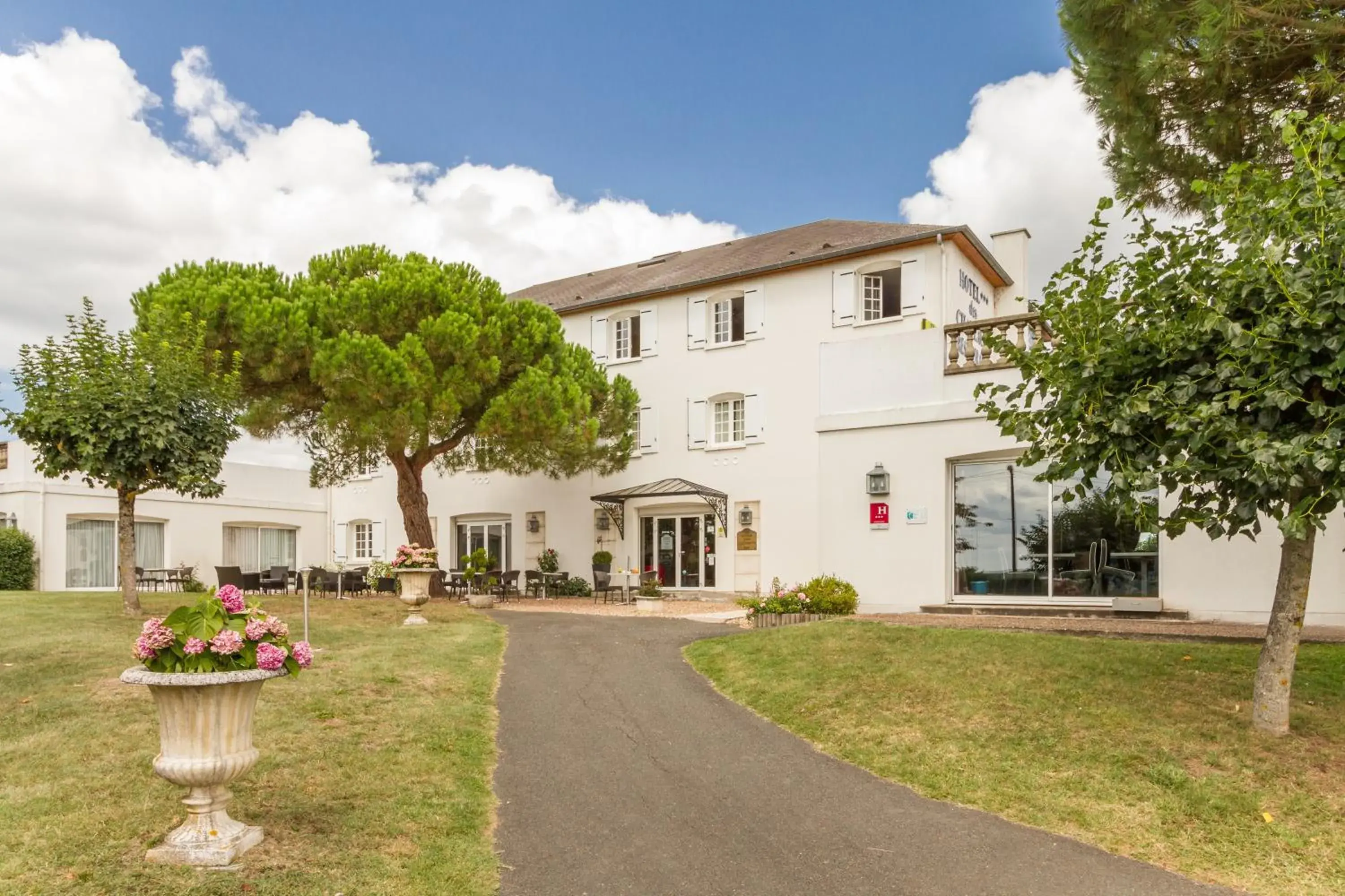 Property Building in Logis Hôtel des Châteaux