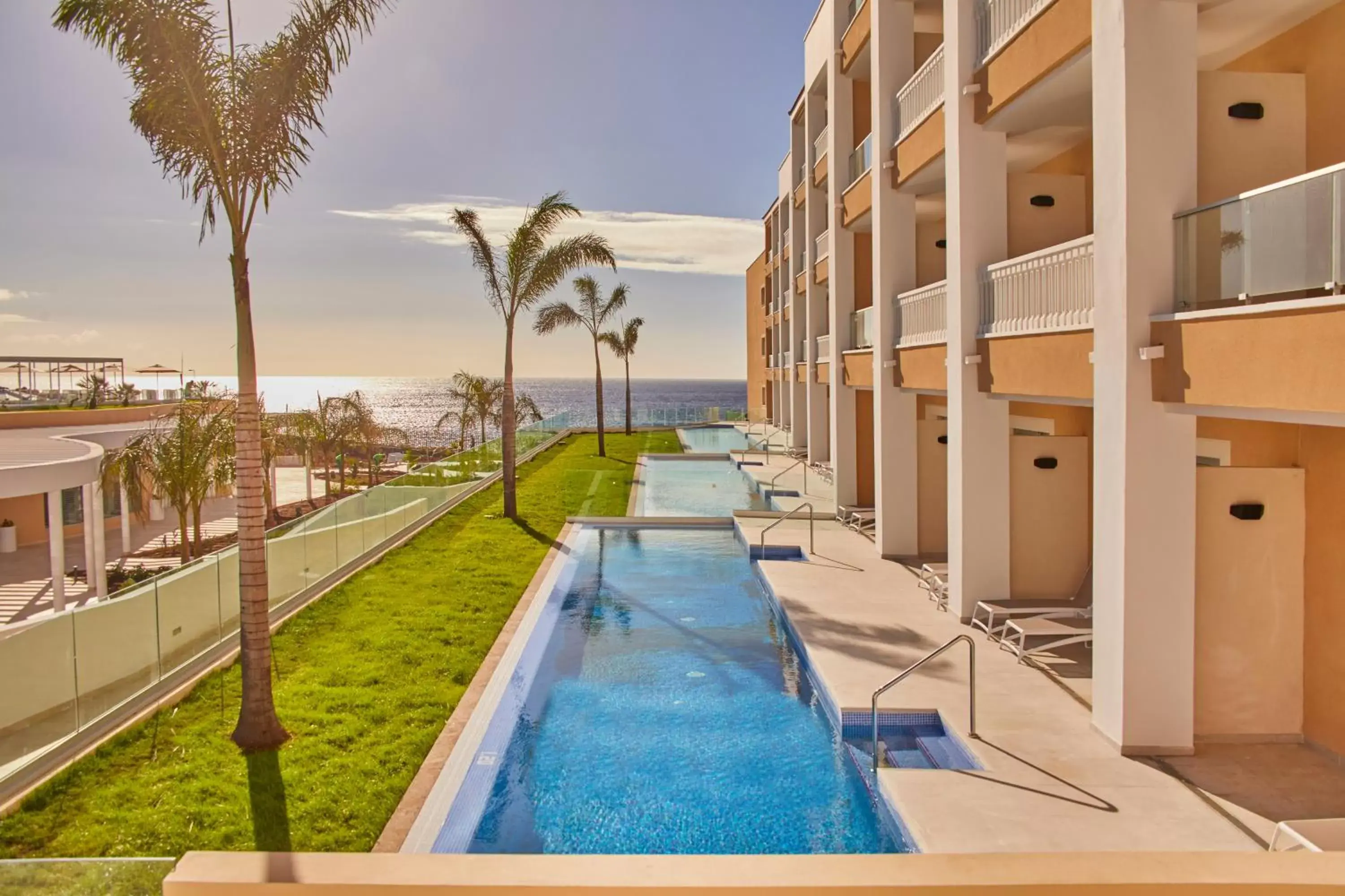 Swim Up Junior Suite (1 Adult) – ADULTS ONLY +18 in Bahia Principe Fantasia Tenerife - All Inclusive Swim Up Junior Suite (1 Adult) – ADULTS ONLY +18 in Bahia Principe Fantasia Tenerife - All Inclusive