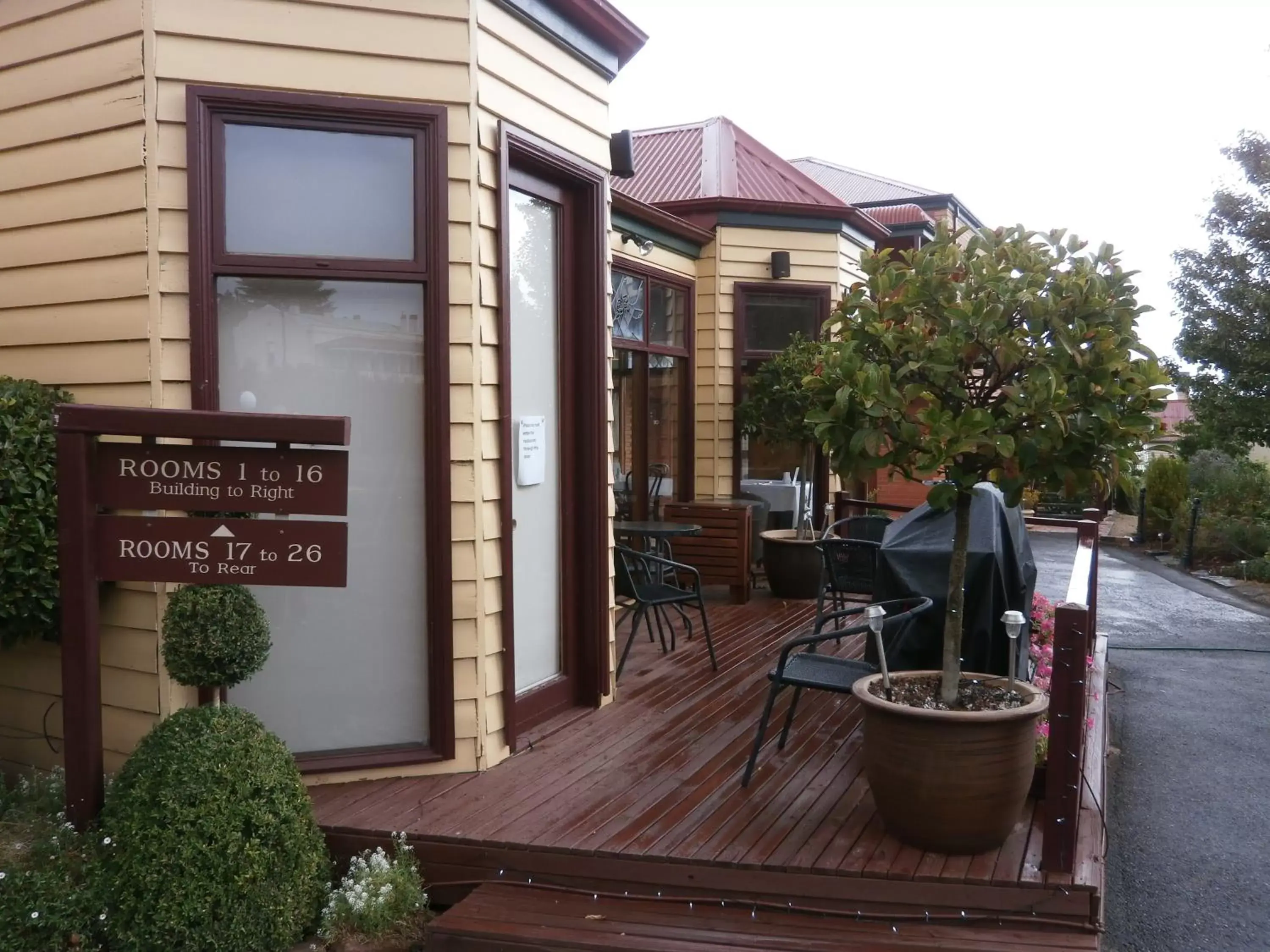 Facade/entrance in Central Springs Inn Facade/entrance in Central Springs Inn