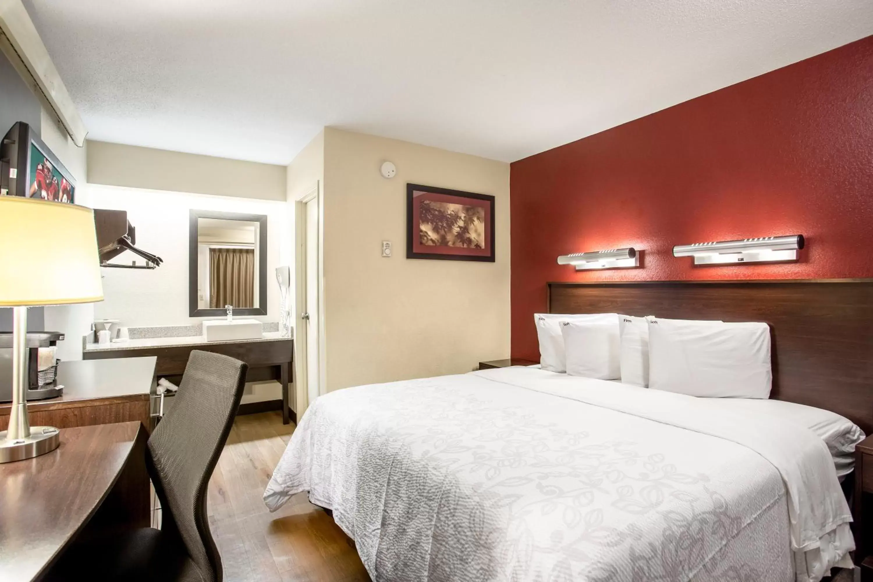 Photo of the whole room, Bed in Red Roof Inn PLUS+ Atlanta - Buckhead