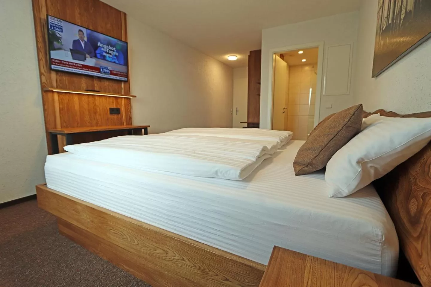 Bed in Hotel Kreuz Höhengasthof