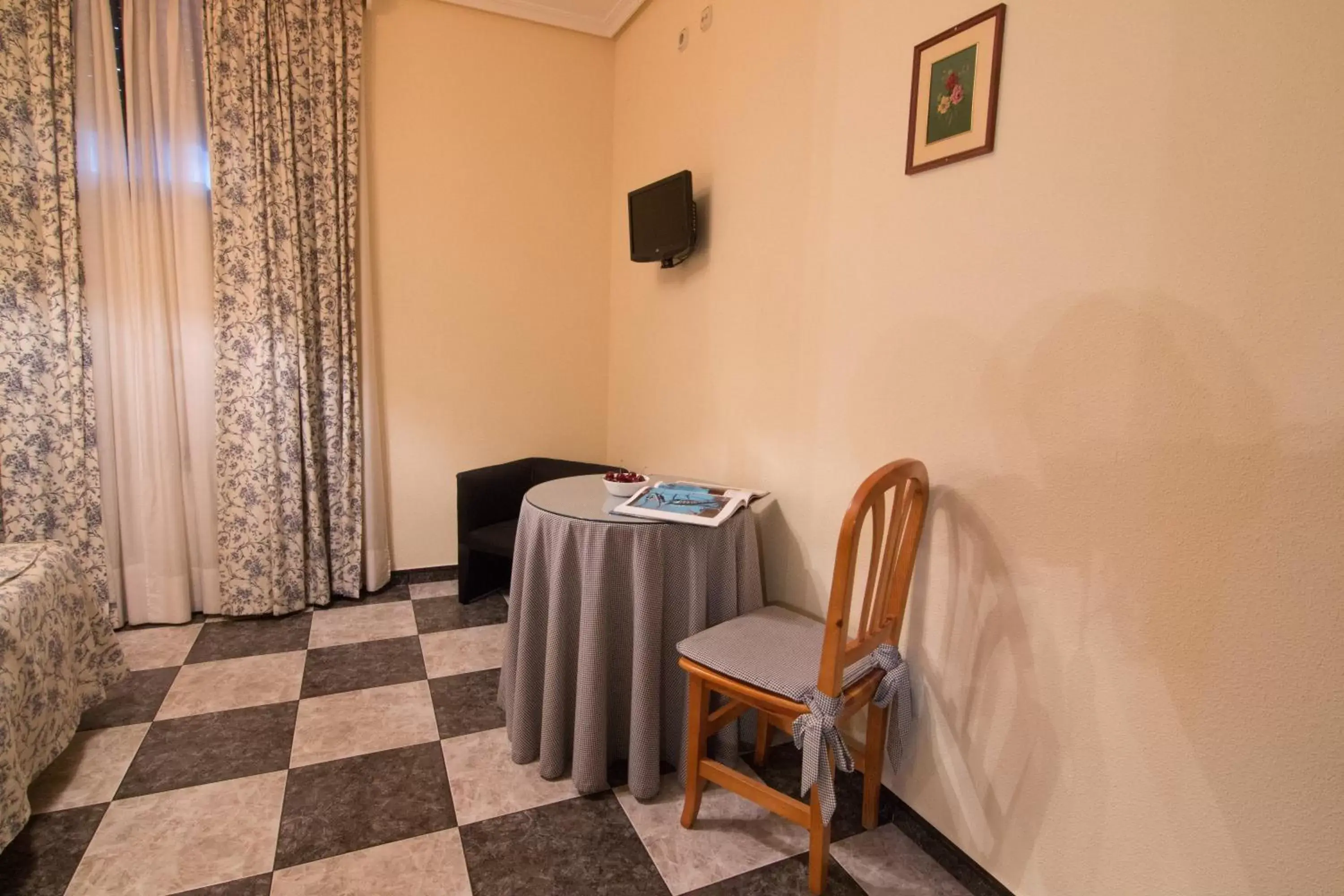 Bedroom, Seating Area in Hostal Santa Ana