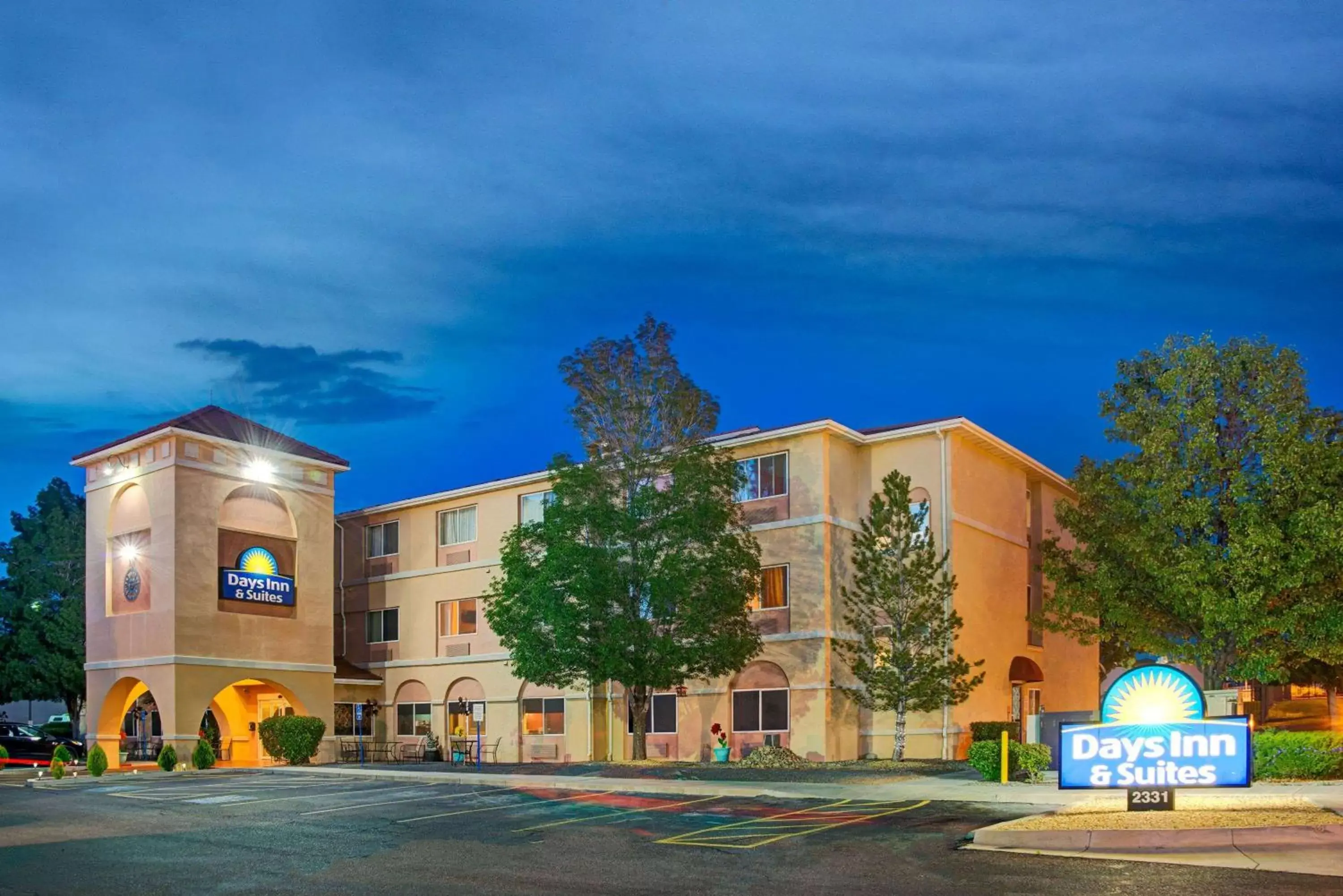 Property Building in Days Inn & Suites by Wyndham Airport Albuquerque