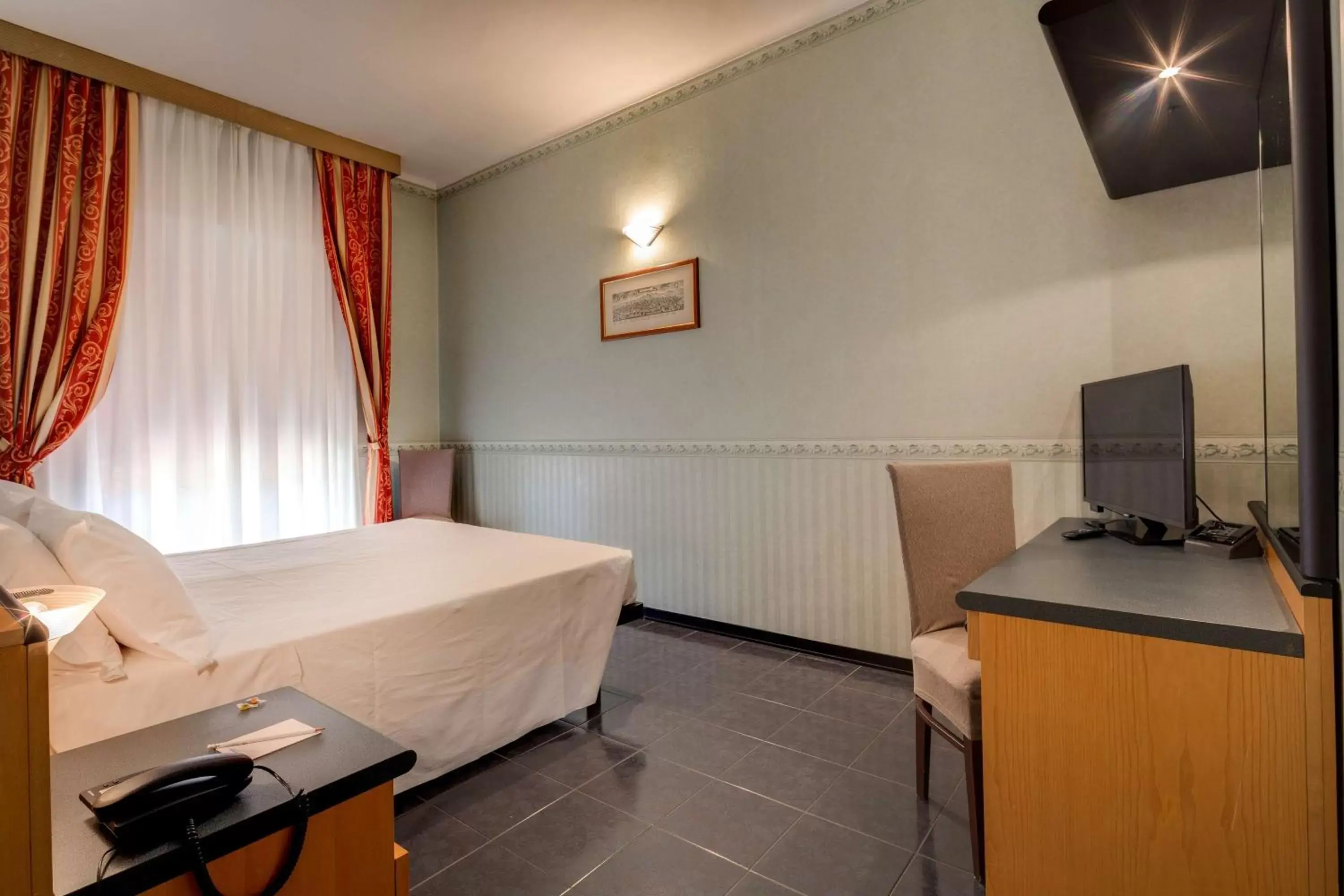 Photo of the whole room, Bed in Hotel San Donato - Bologna centro