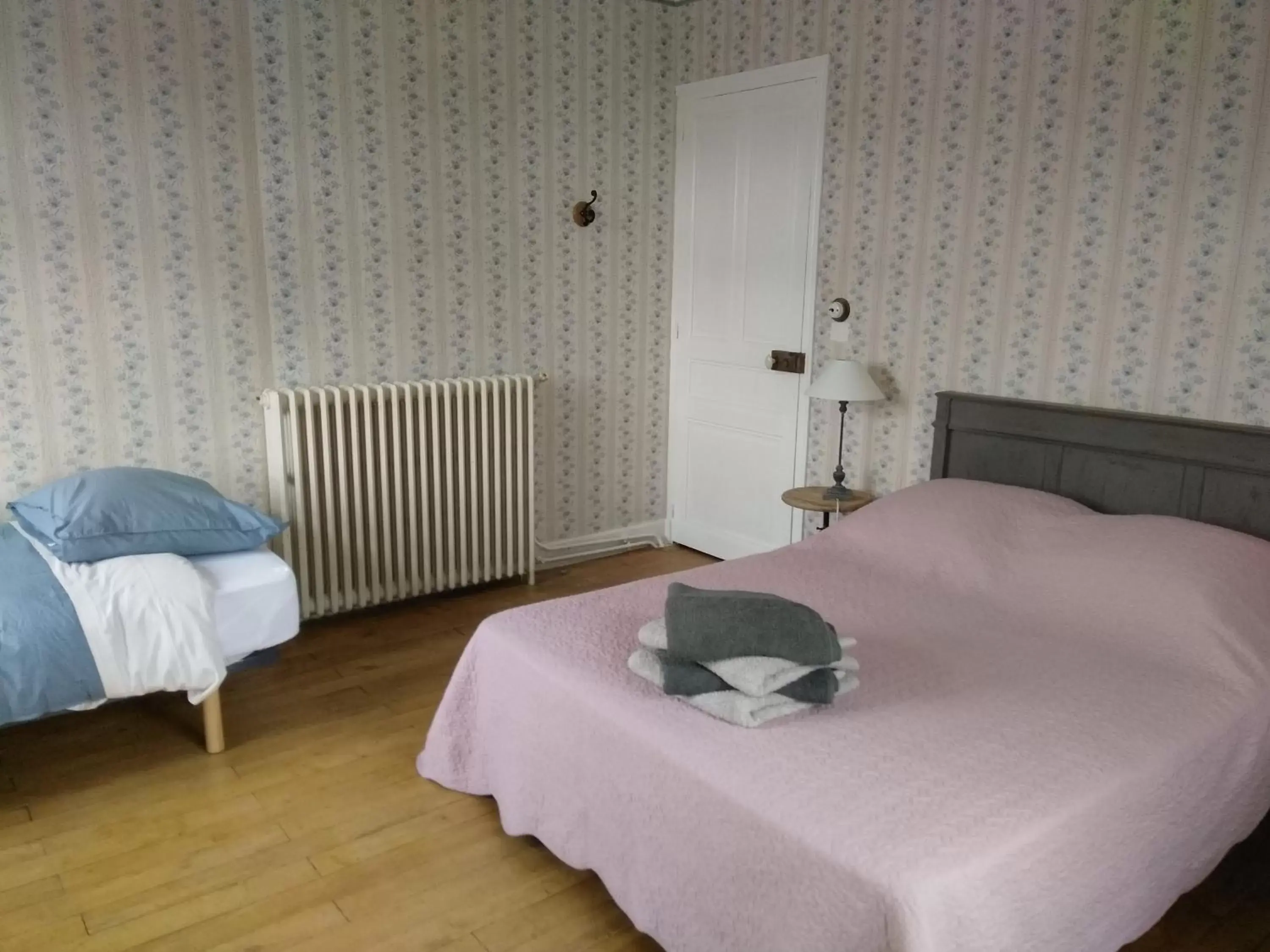 Photo of the whole room, Bed in Moulins de Clan