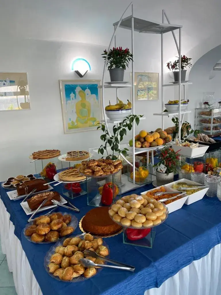 Buffet breakfast, Food in Hotel Albatros