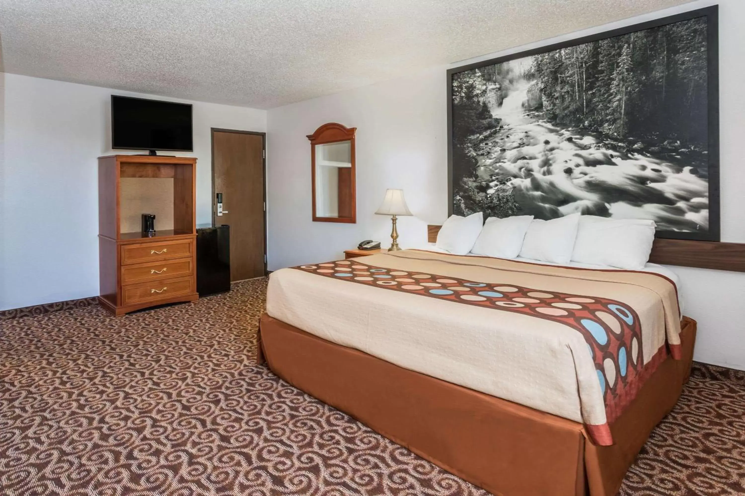 Photo of the whole room, Bed in Super 8 by Wyndham Gillette