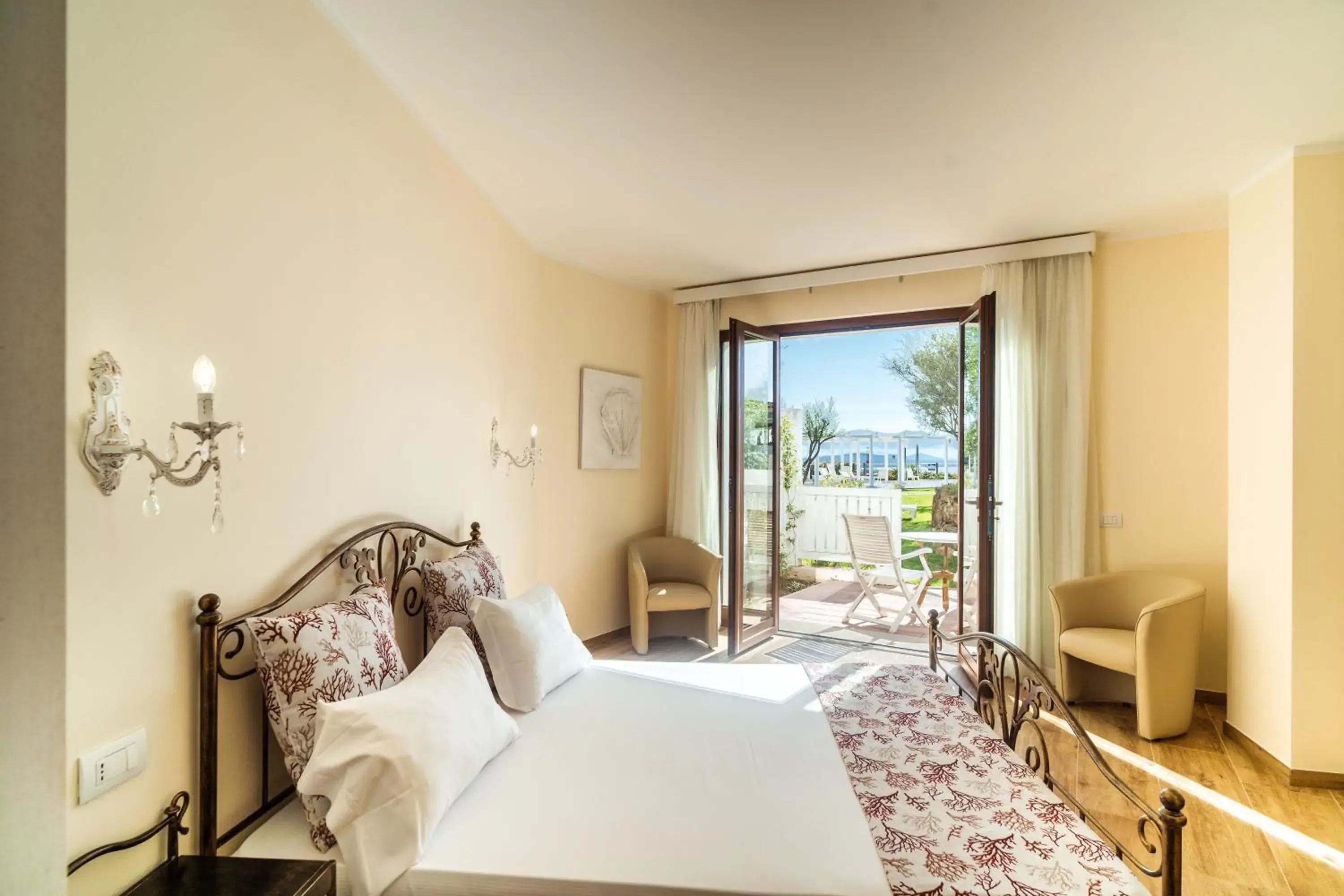 View (from property/room), Bed in Hotel dP Olbia - Sardinia