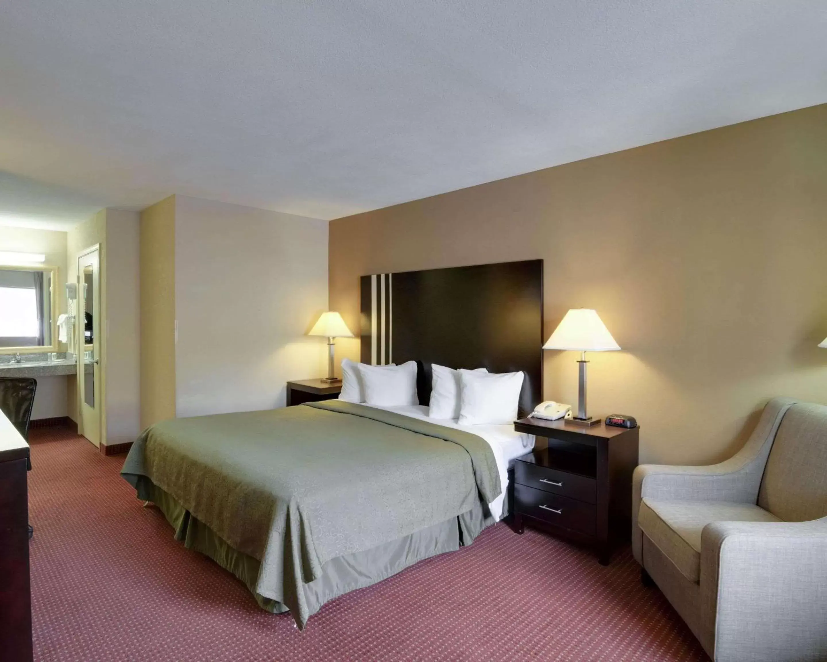 Photo of the whole room, Bed in Quality Inn & Suites Clarksville