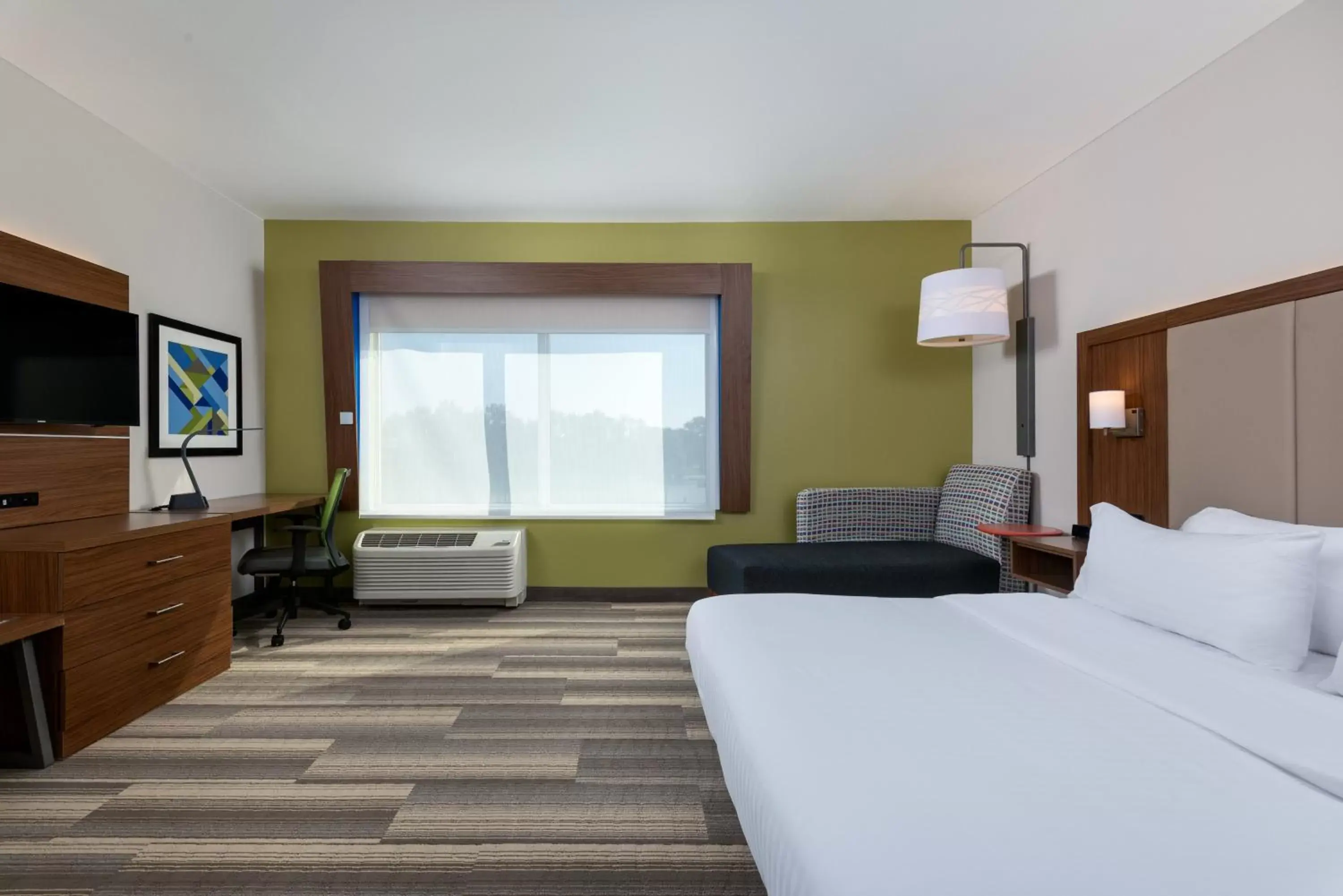 Photo of the whole room, Bed in Holiday Inn Express Queensbury-Lake George Area, an IHG Hotel