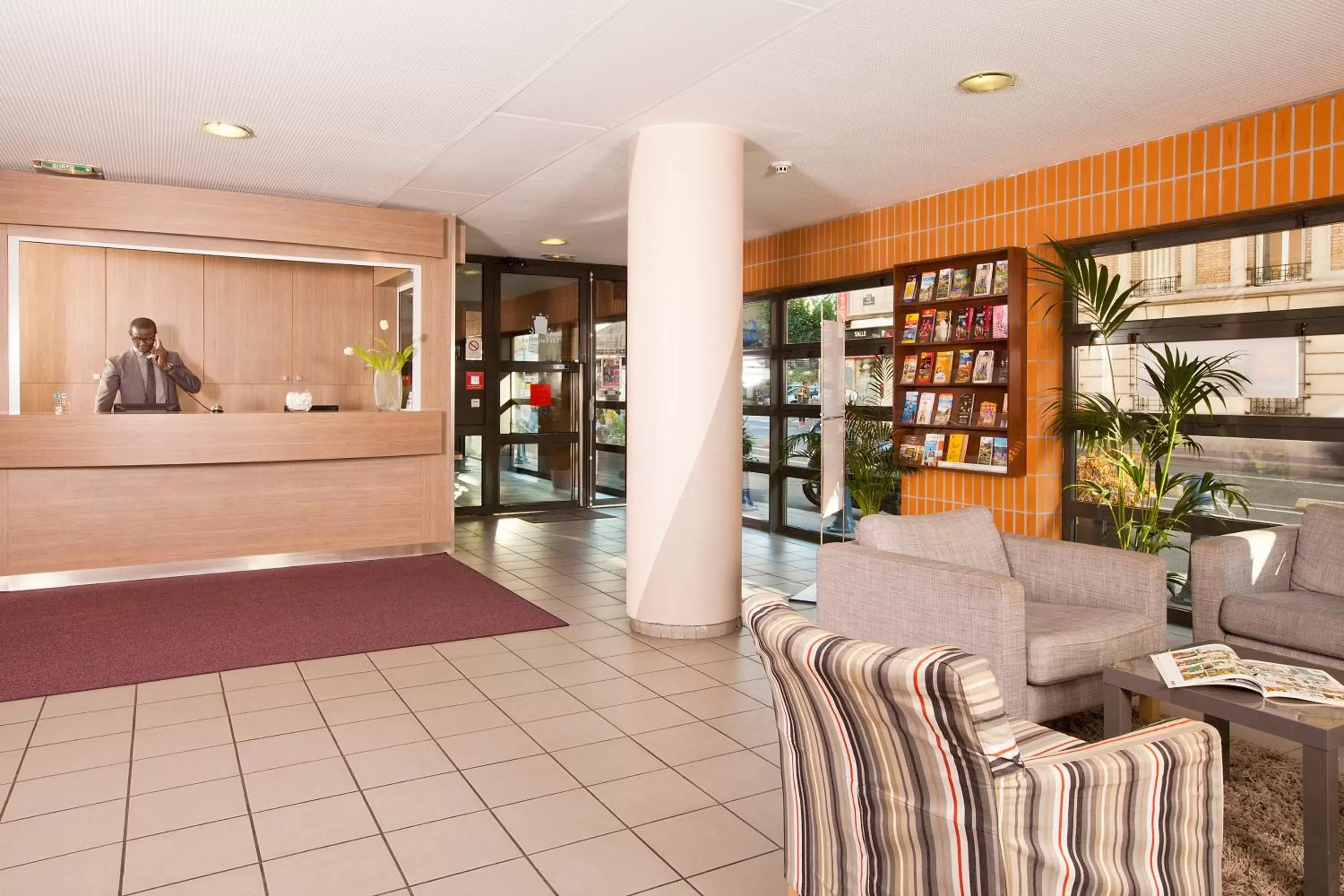 Lobby or reception in Séjours & Affaires Montreuil Saint Mandé