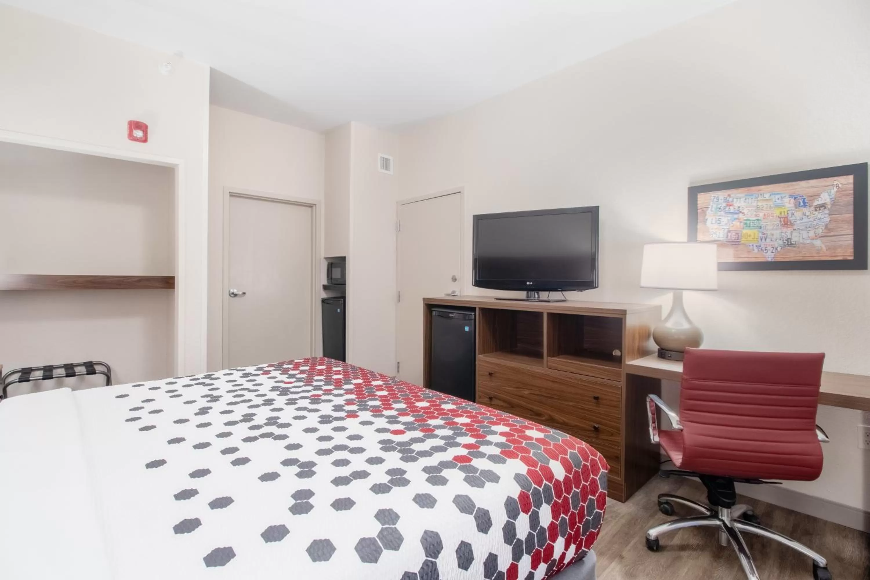 Bed in Econo Lodge Inn & Suites Foley-North Gulf Shores