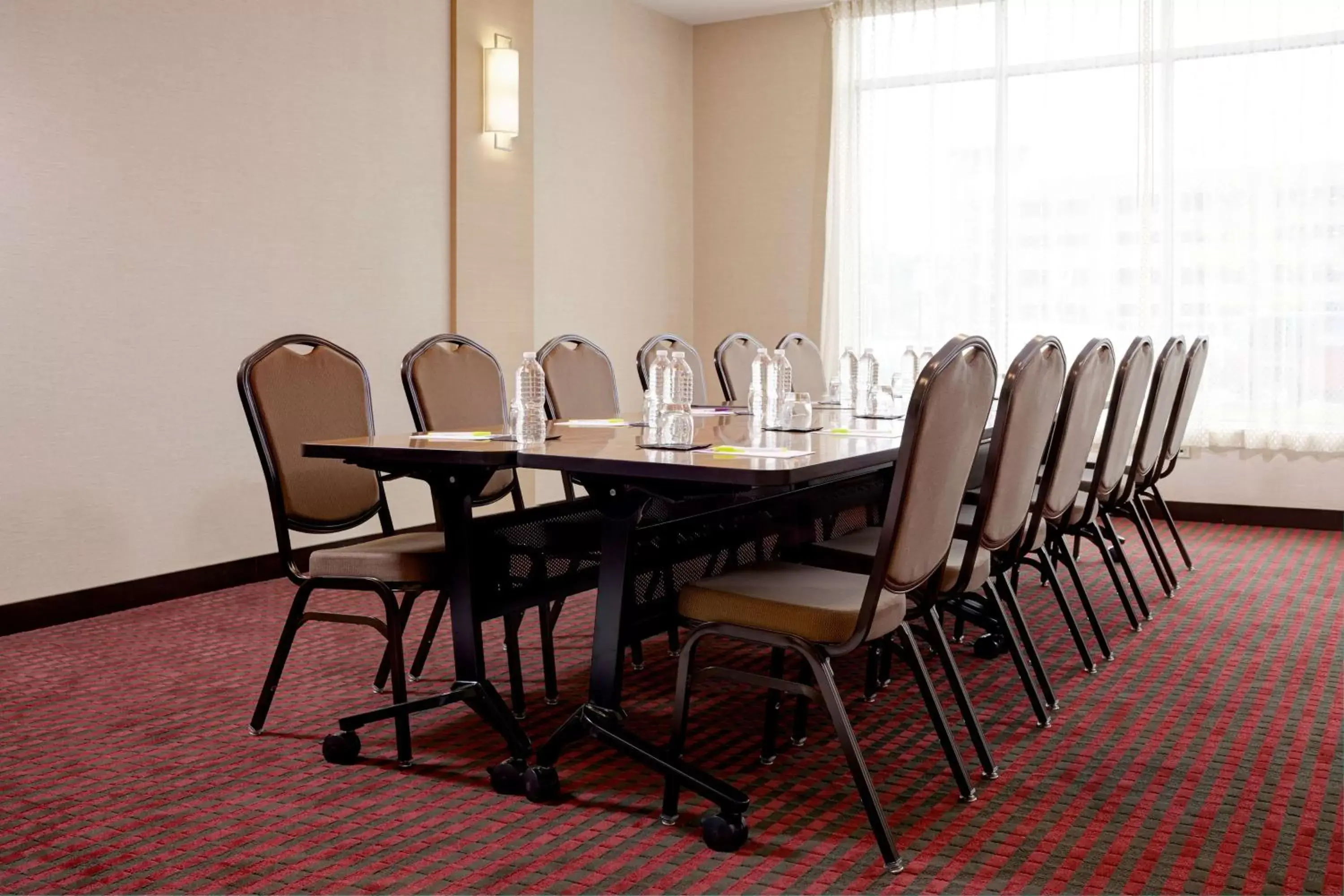 On site, Dining Area in Hyatt Place New York Yonkers