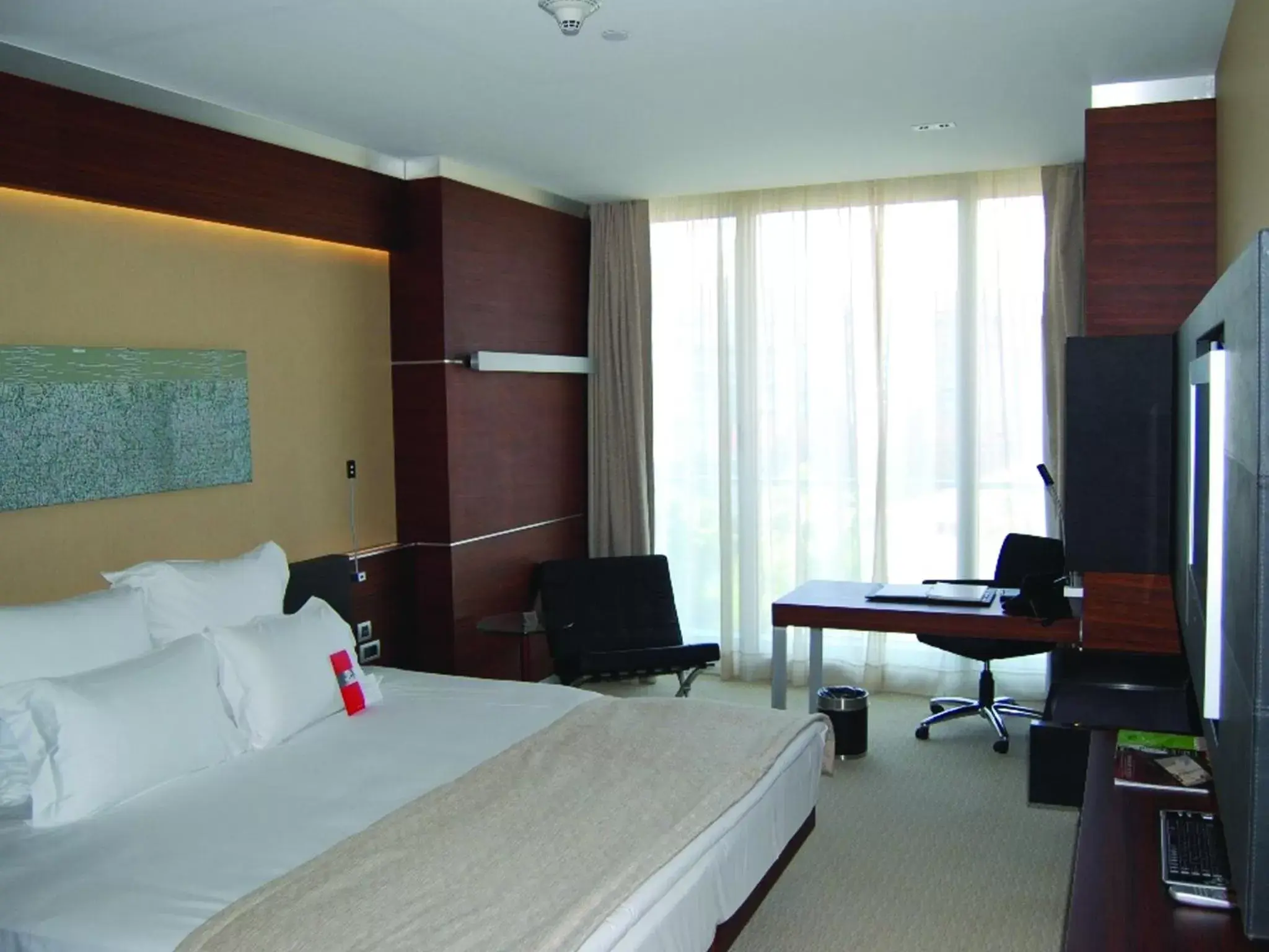 Photo of the whole room, Bed in Swissotel Buyuk Efes Izmir