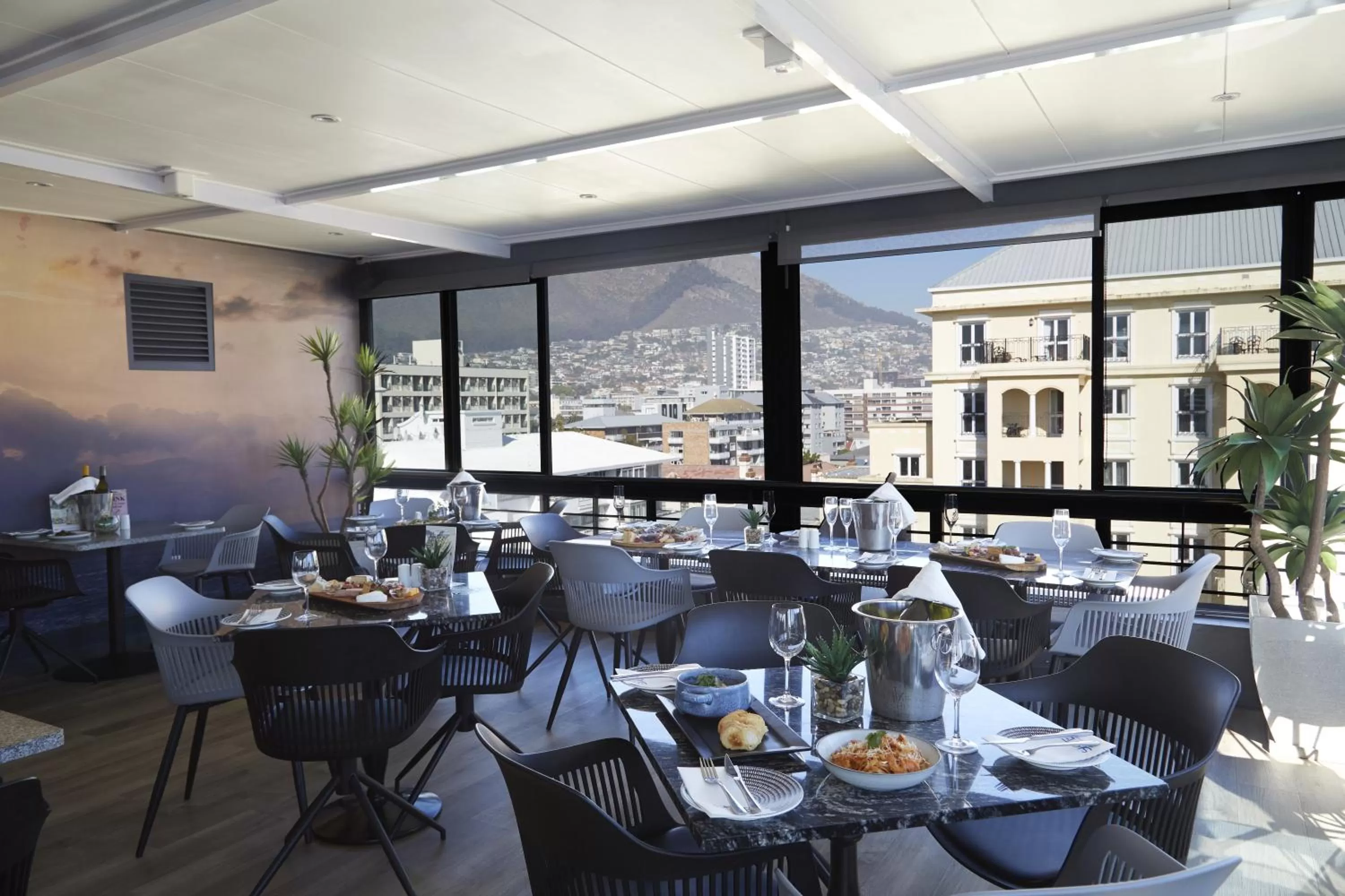 Restaurant/places to eat in The Hyde All Suite Hotel