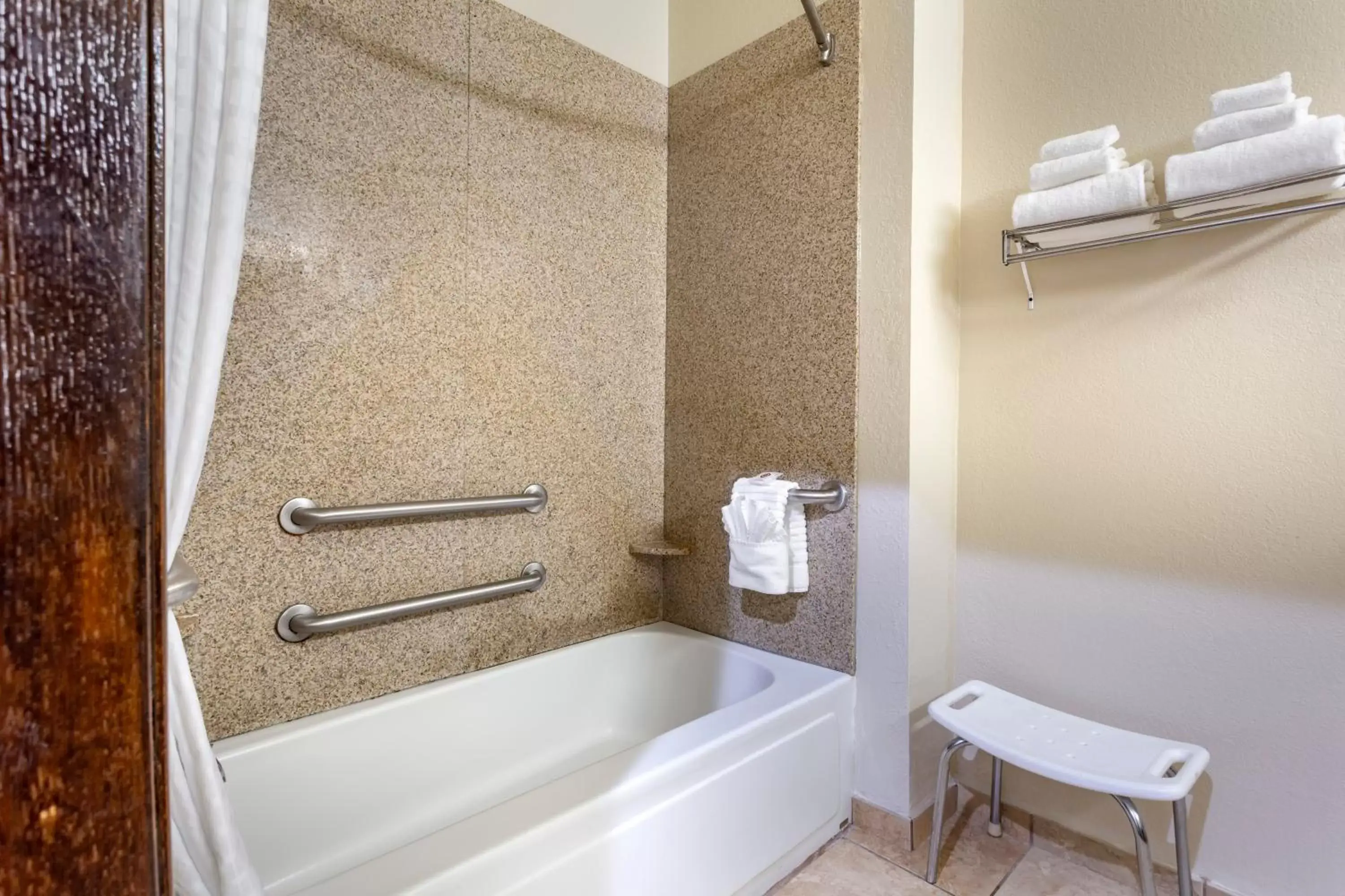 Bathroom in Comfort Inn Hobart - Merrillville