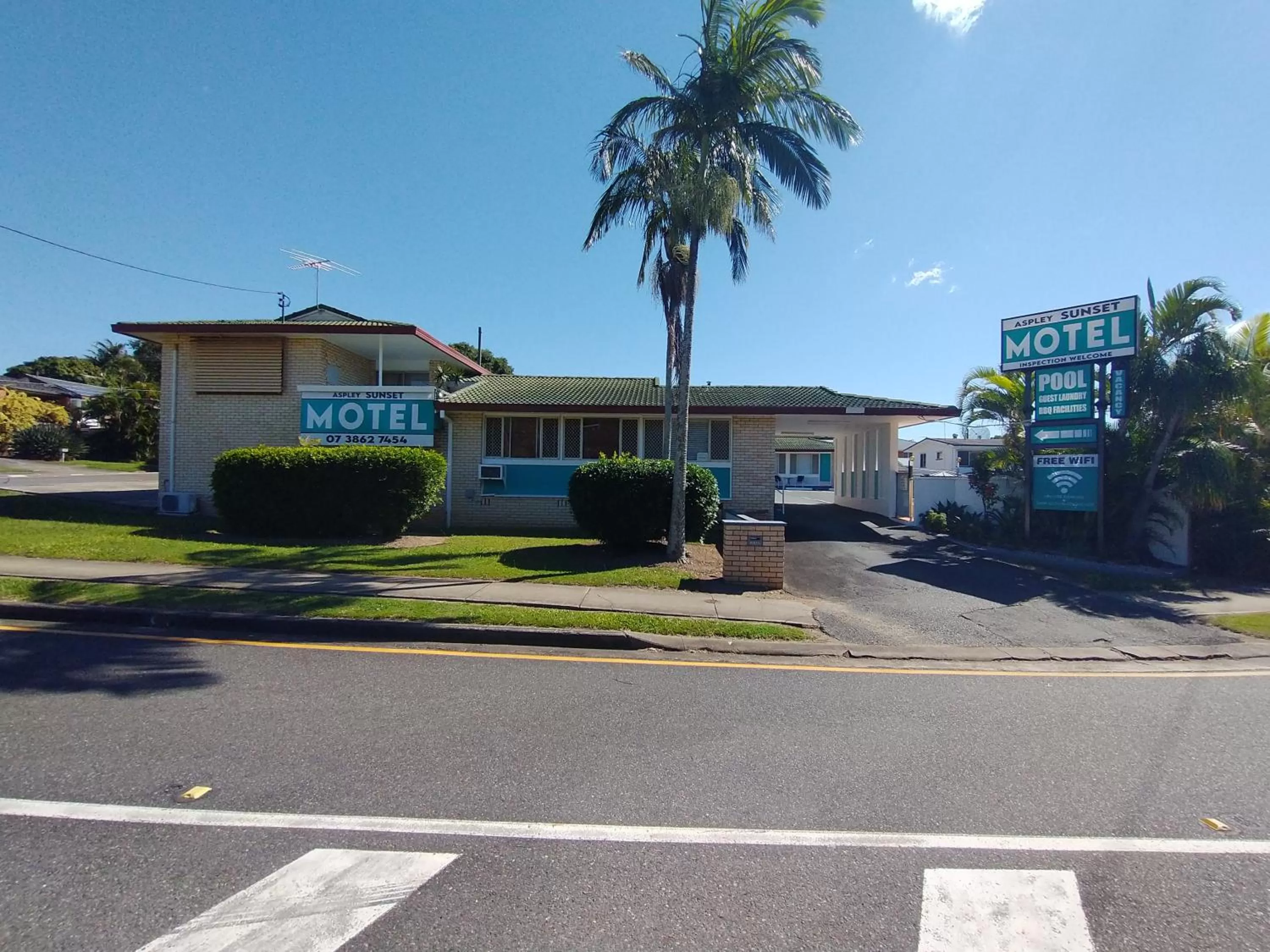 Property building in Aspley Sunset Motel
