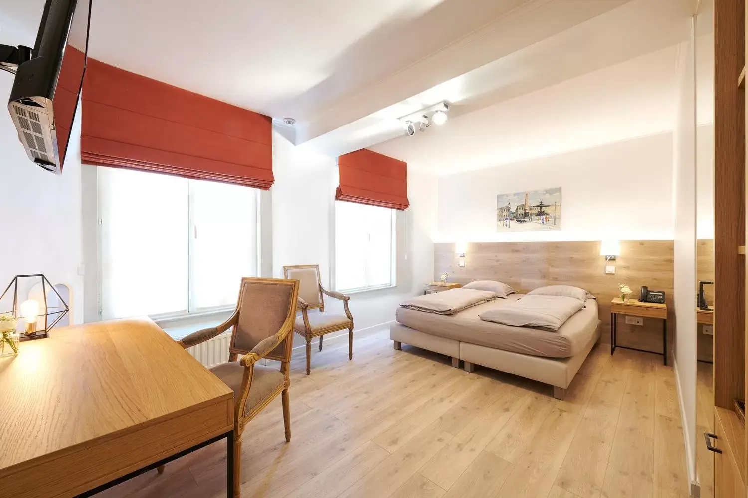 Standard King Room - single occupancy in Hotel Royal Astrid Standard King Room - single occupancy in Hotel Royal Astrid