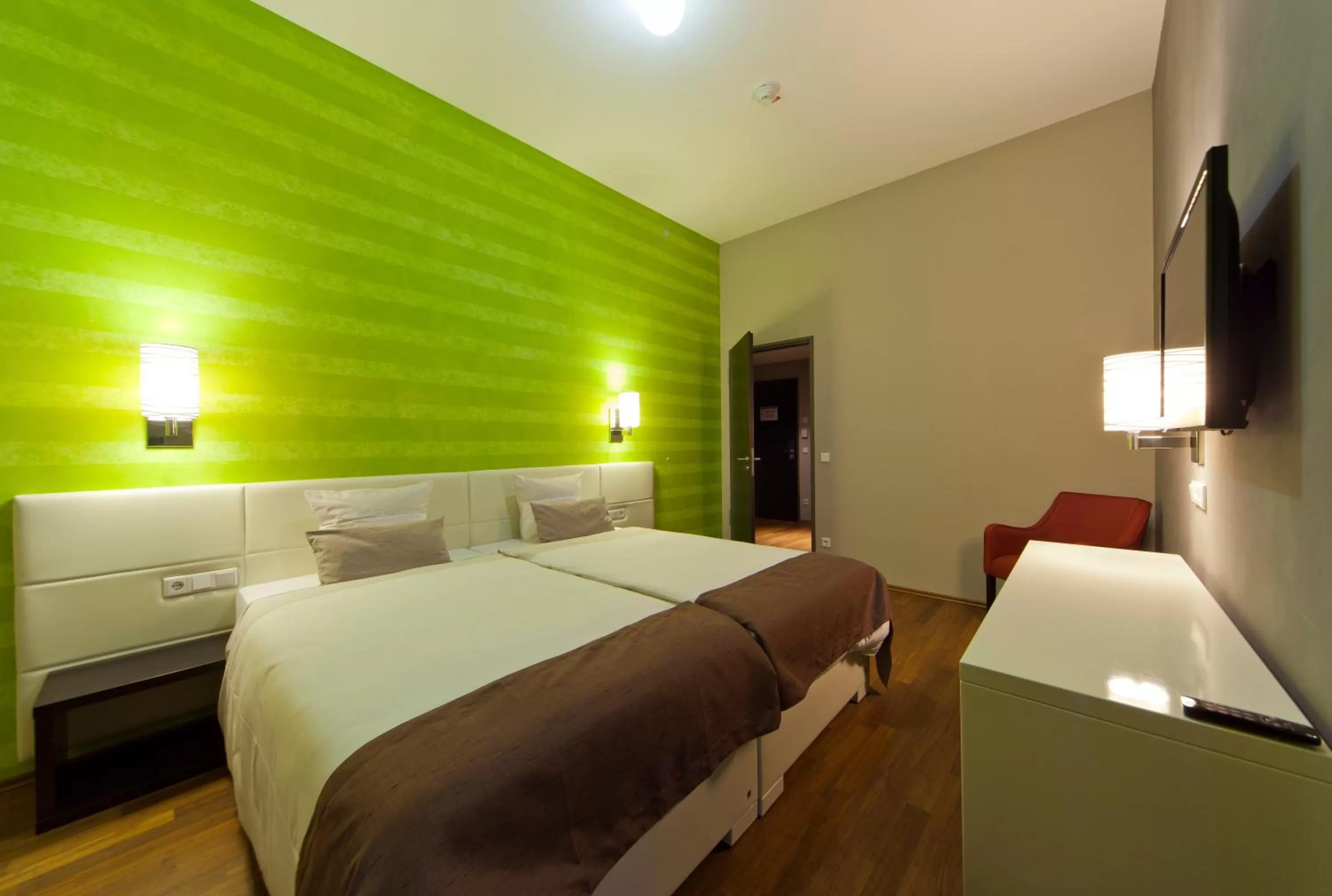 Photo of the whole room, Bed in Kedi Hotel Papenburg