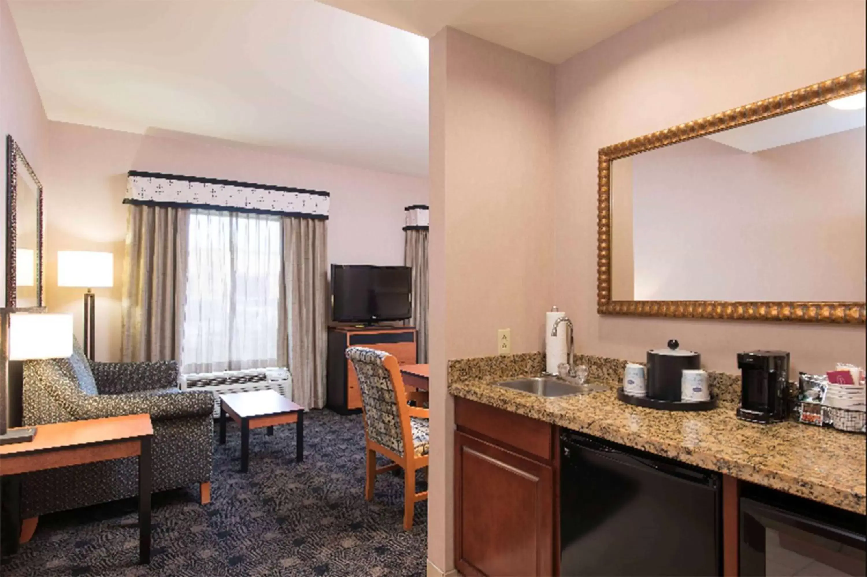 Bed in Hampton Inn and Suites Indianapolis-Fishers