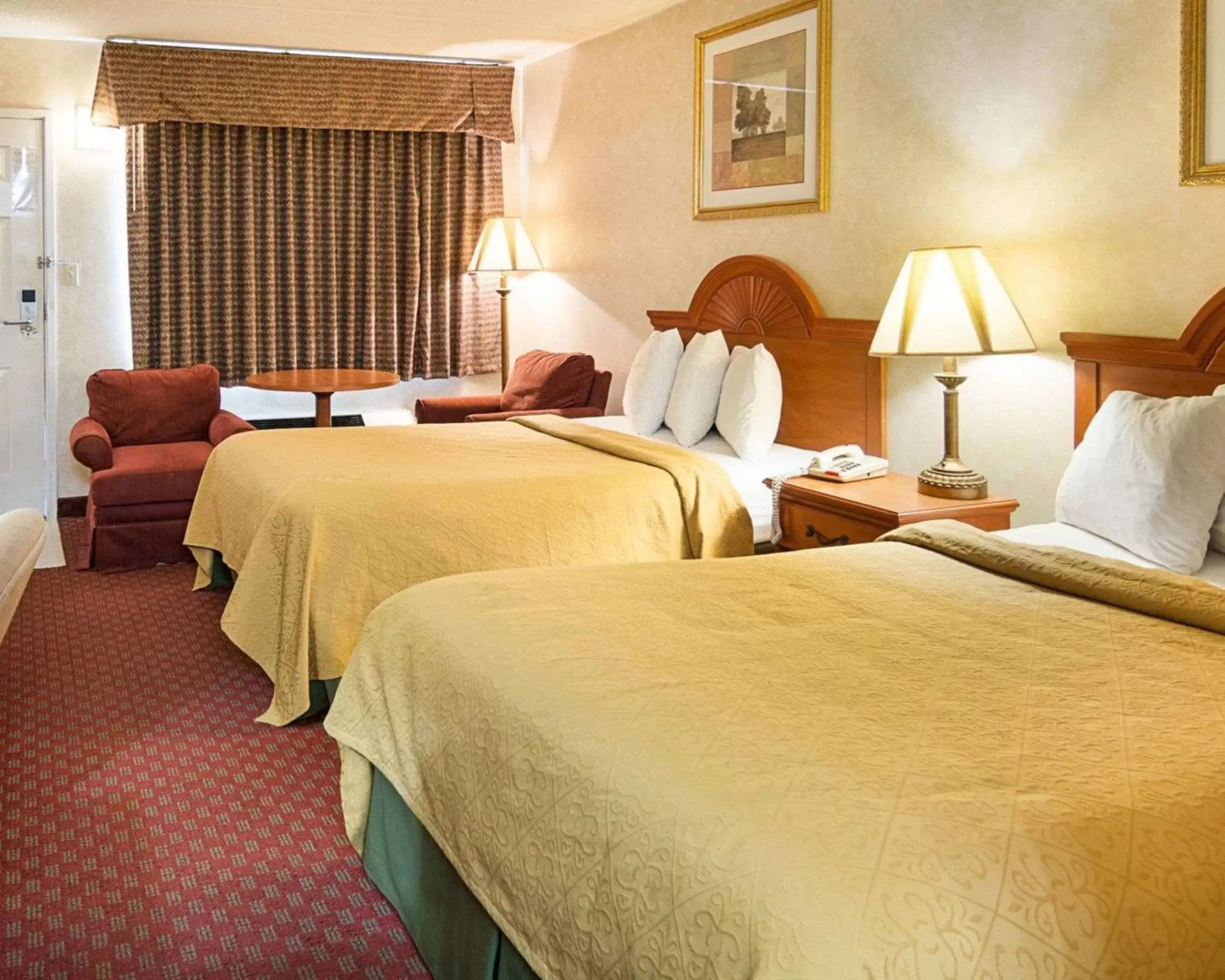 Photo of the whole room, Bed in Quality Inn Petersburg Near Fort Gregg-Adams