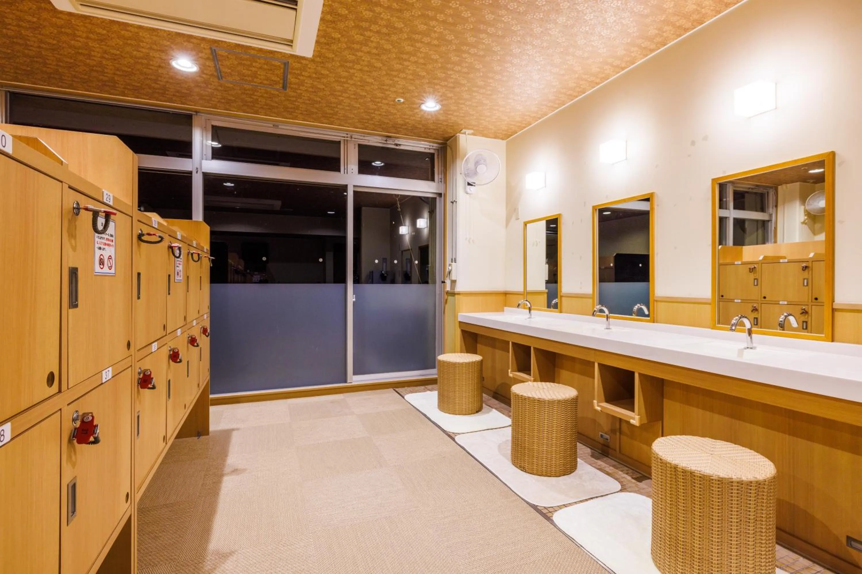 Hot Spring Bath in Kanpo no Yado Yaizu