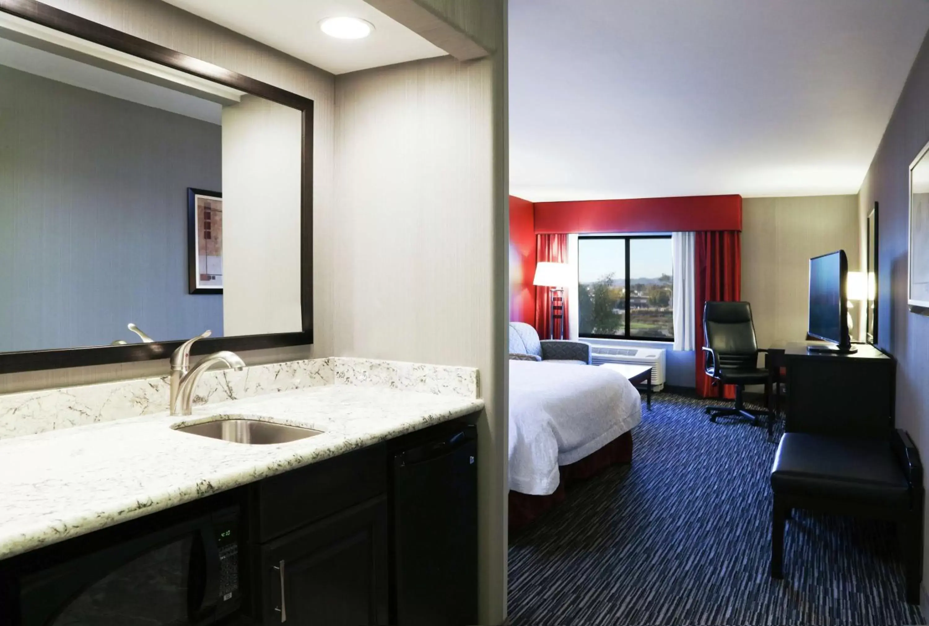 Photo of the whole room, Bathroom in Hampton Inn & Suites Temecula