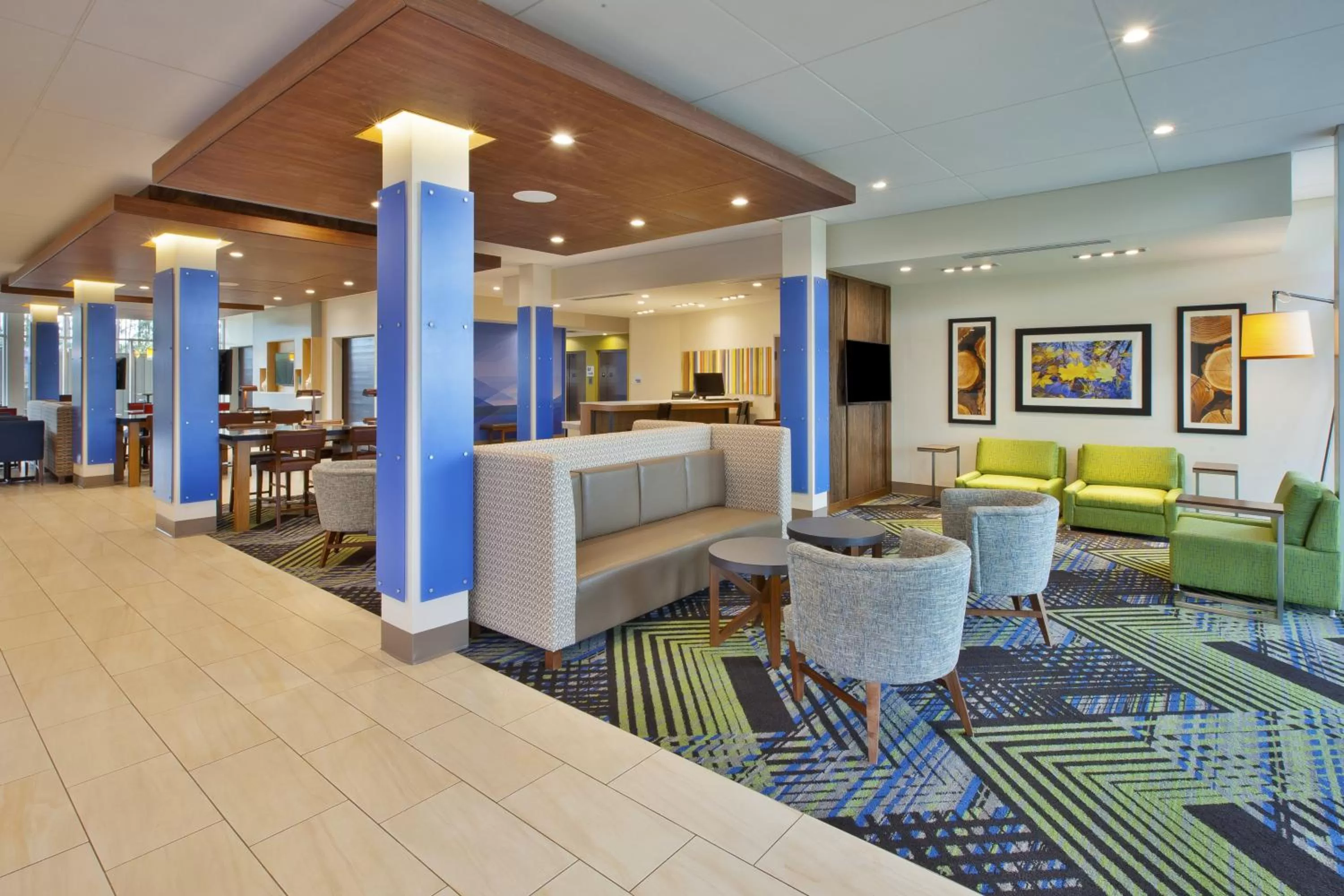 Lobby or reception in Holiday Inn Express and Suites South Hill by IHG