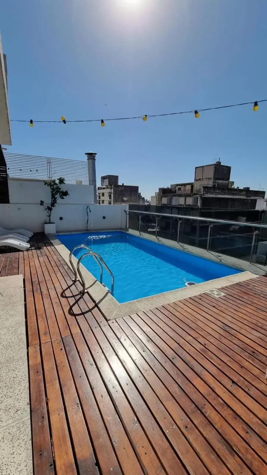Swimming Pool in Howard Johnson La Cañada Hotel & Suites