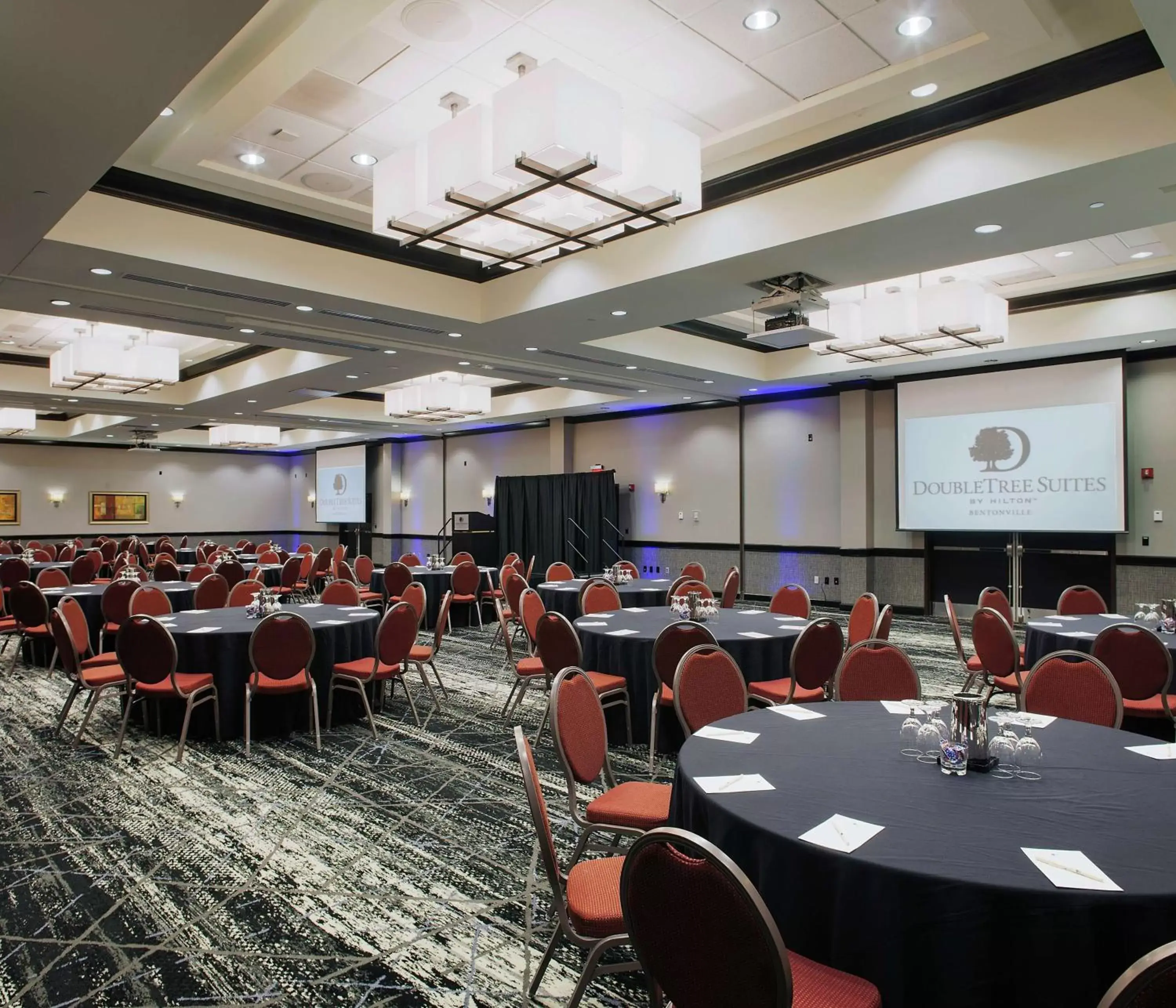 Meeting/conference room in DoubleTree Suites by Hilton Bentonville