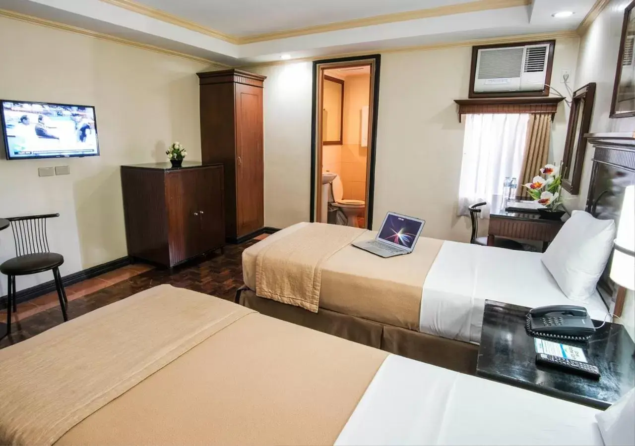 Bed in Fersal Hotel - P. Tuazon Cubao