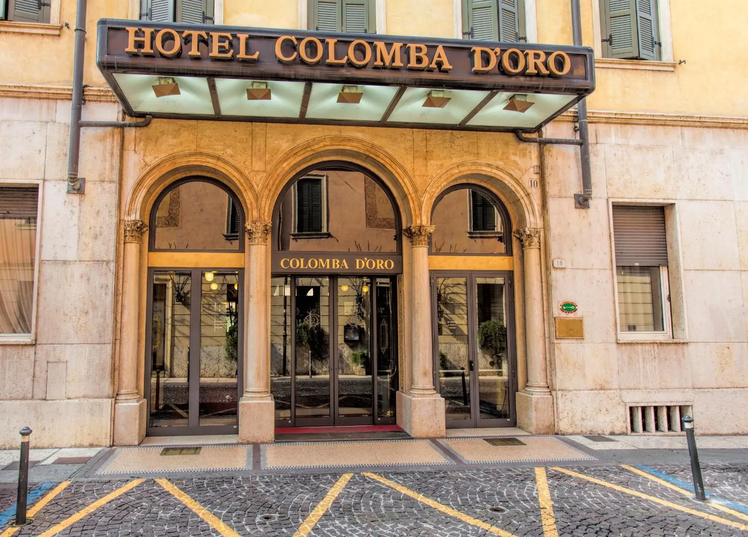 Facade/entrance in Hotel Colomba d'Oro