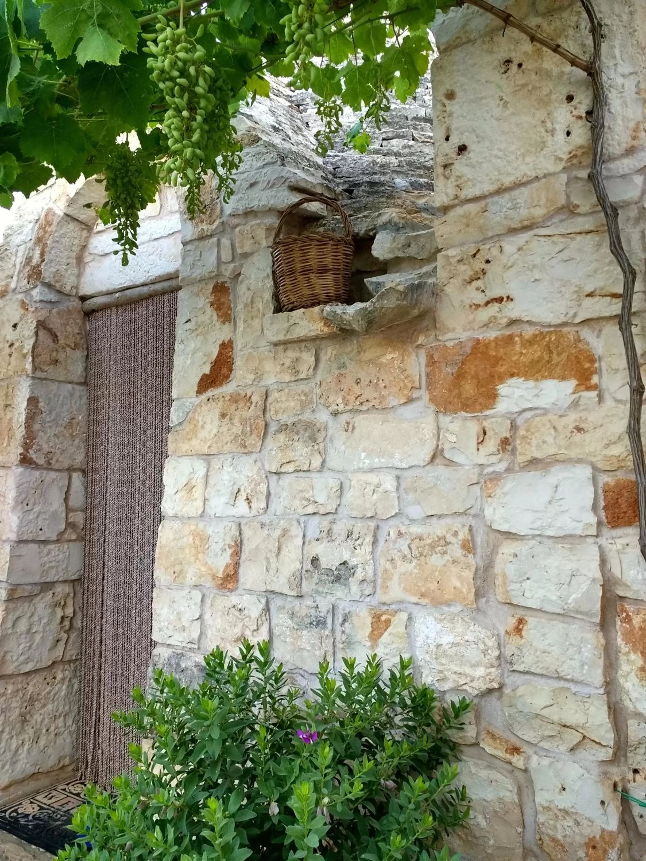 Decorative detail in Il Giardino degli Ulivi