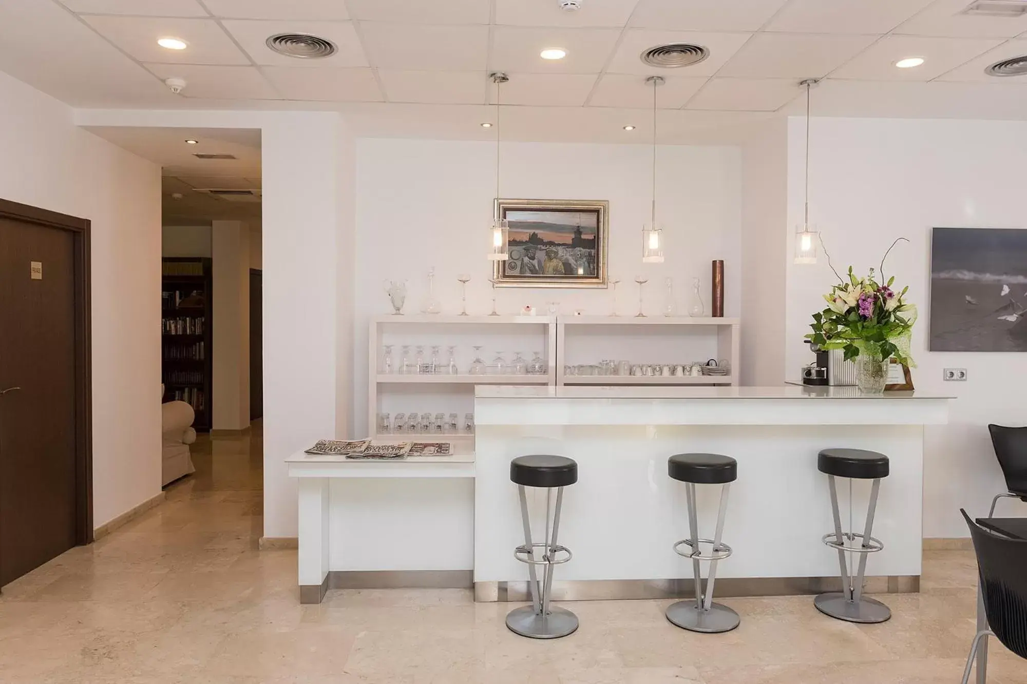 Living room, Kitchen/Kitchenette in Hotel Roca-Mar