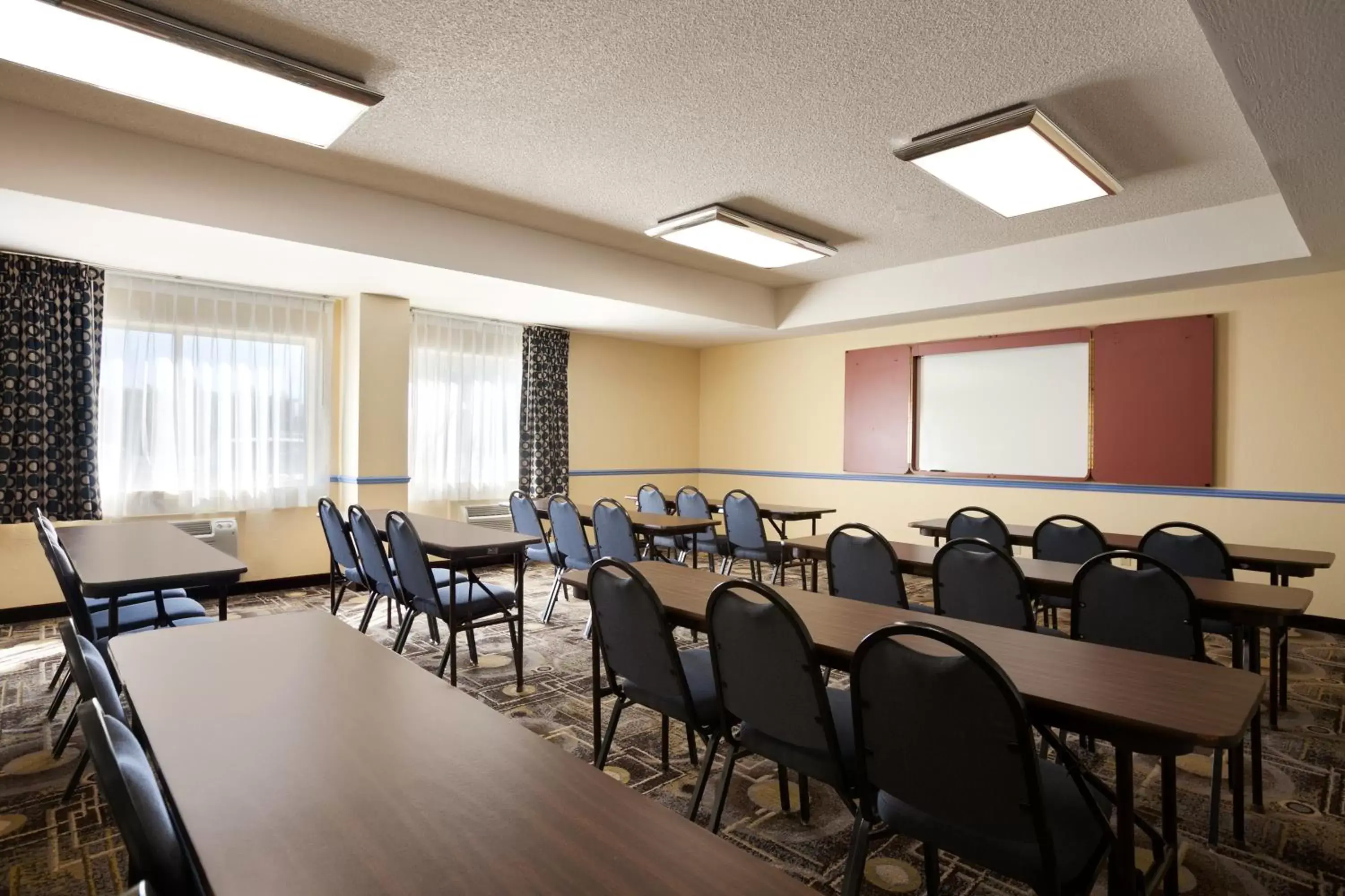 Meeting/conference room in Days Inn & Suites by Wyndham Rancho Cordova