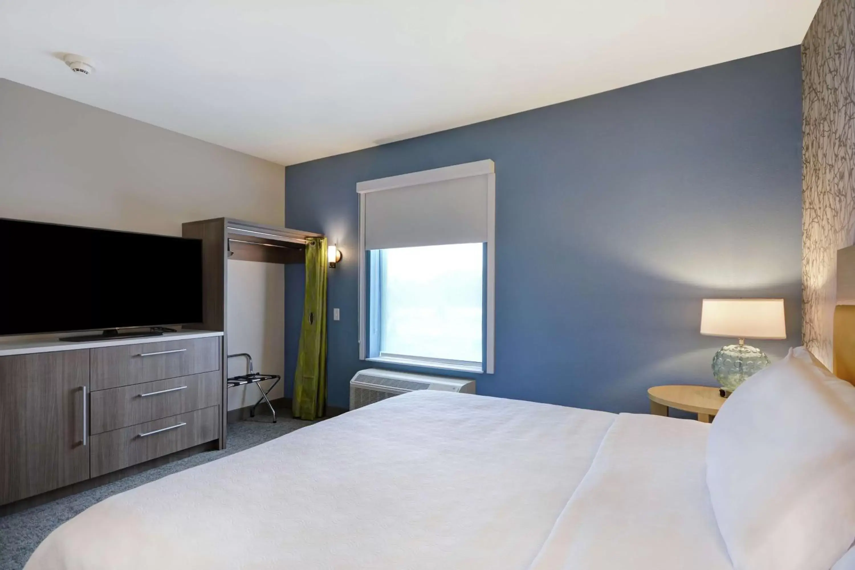Bedroom, Bed in Home2 Suites By Hilton Dayton South