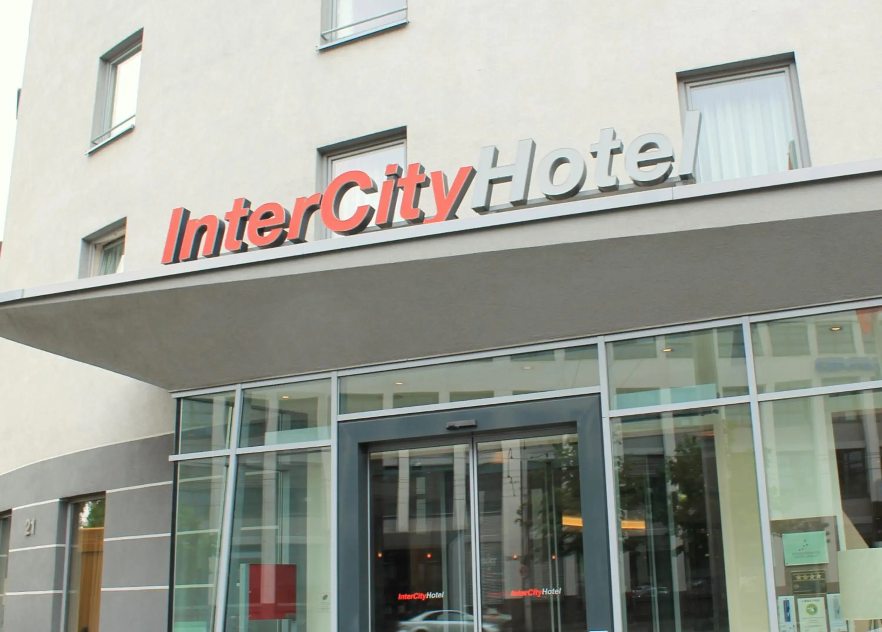 Facade/entrance in IntercityHotel Mainz