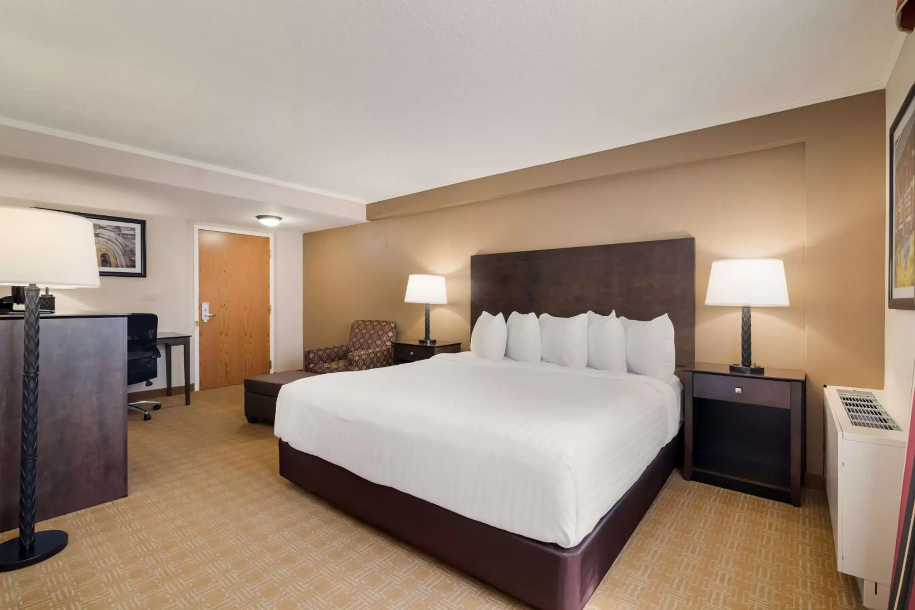 Bedroom, Bed in Best Western University Inn Bedroom, Bed in Best Western University Inn